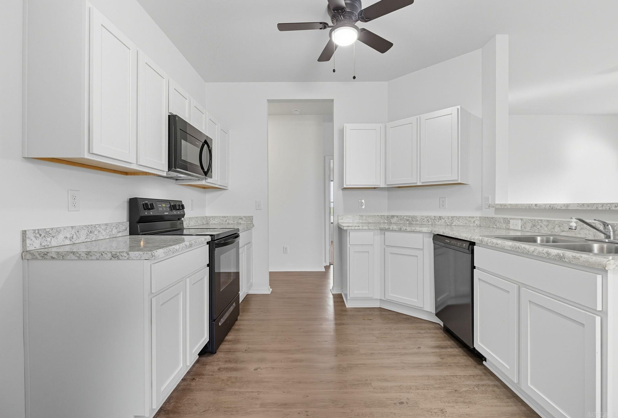 OAKLAND GROVE ESTATES - Residential