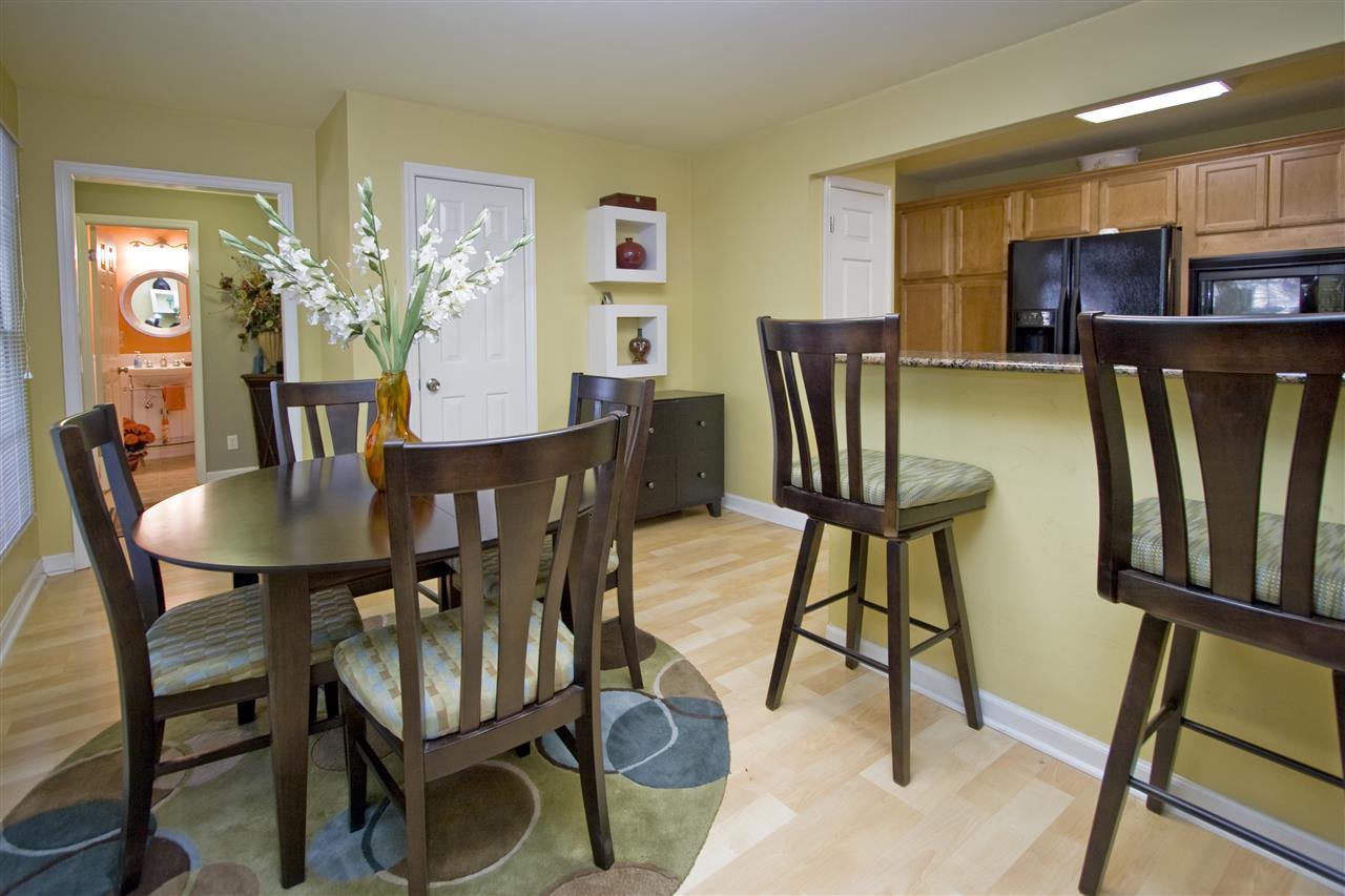 KINGSBRIDGE TWNHSE - Residential