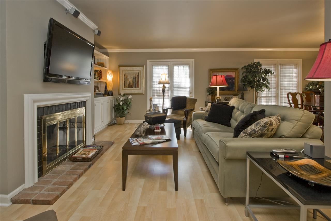 KINGSBRIDGE TWNHSE - Residential