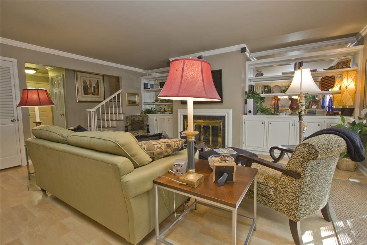 KINGSBRIDGE TWNHSE - Residential