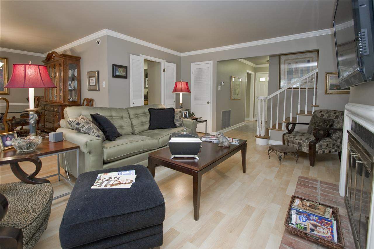 KINGSBRIDGE TWNHSE - Residential