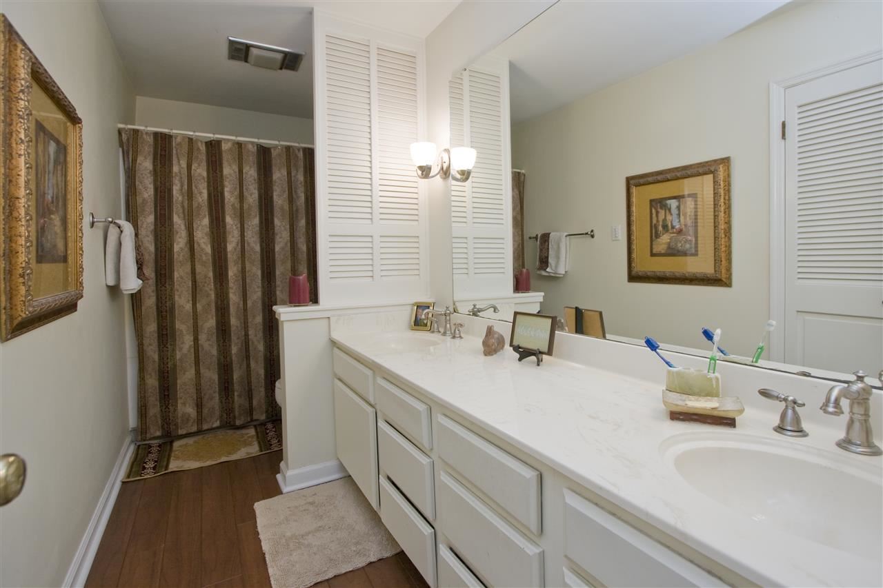 KINGSBRIDGE TWNHSE - Residential