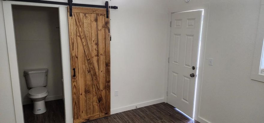 Studio Apartment, All utilities included.  Tenant must pass credit and background check.  There is a $30 application fee per tenant.  Call us to set up an appointment.