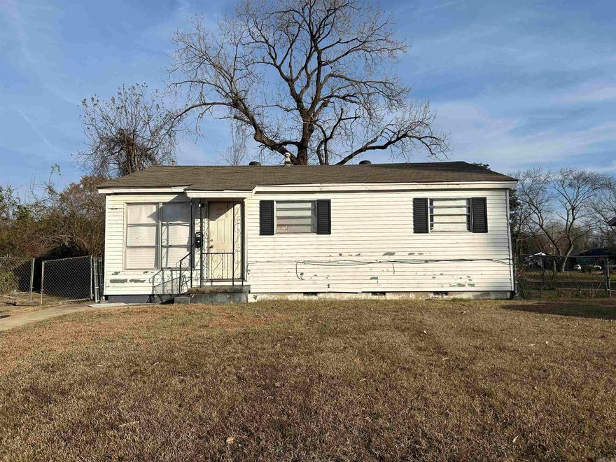 3 Bedroom/1 bath single family home built in 1959, located in North Little Rock neighborhood. Conveniently situated within city limits. Don't miss this opportunity to make this cozy home your own. Ideal for first time home buyer or investors.