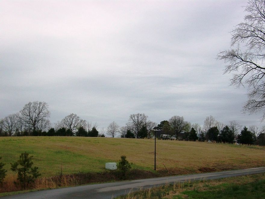 Beautiful hillside lot in Woodridge Subdivision.