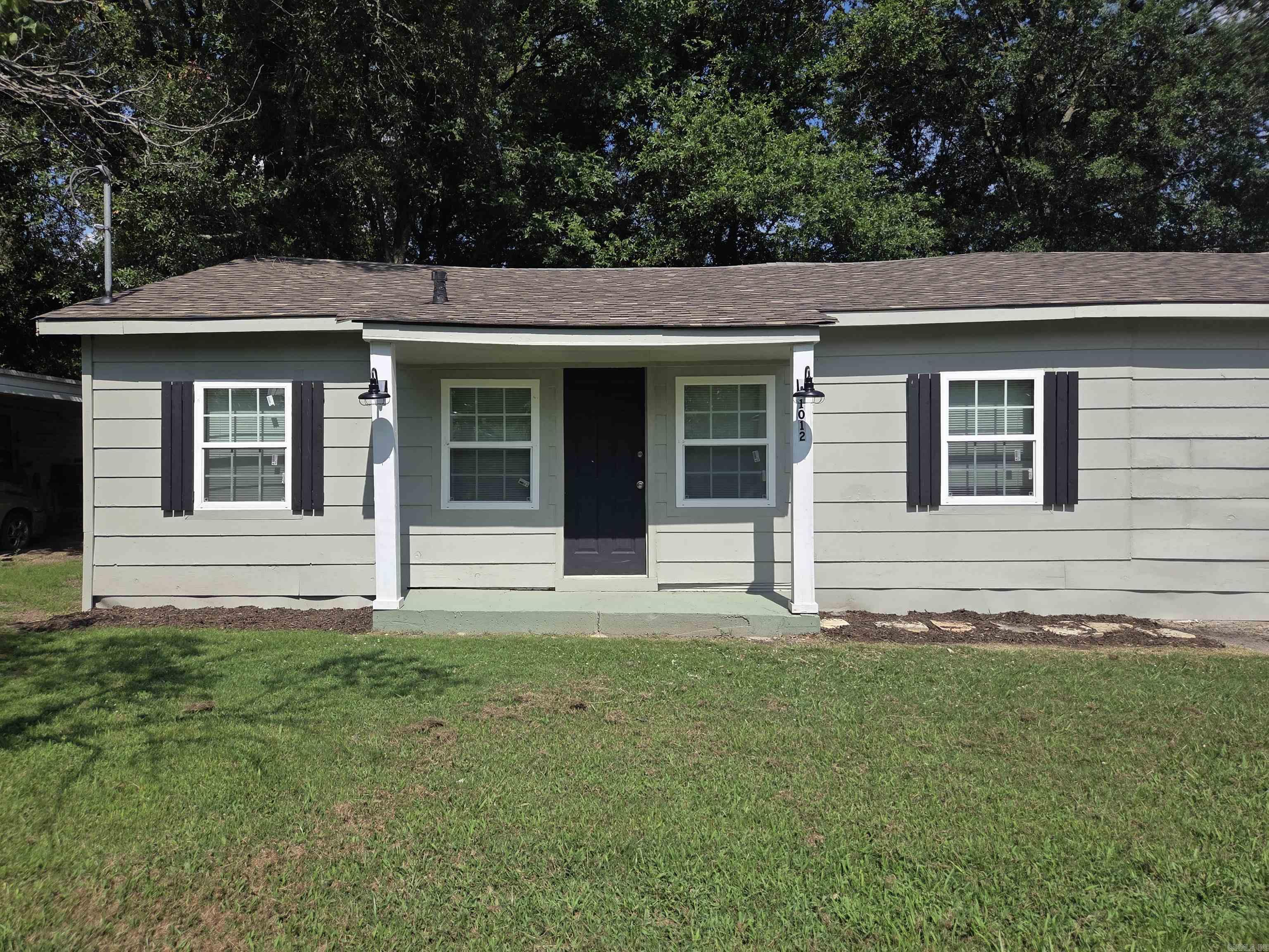 This 3-bedroom, 1-bath home sits on three city lots with a fully fenced backyardāperfect for pets, entertainment, or gardening. Inside, enjoy modern updates throughout, a new roof and windows, and a new mini-split system providing efficient heating and cooling. The backyard also includes a small storage shed and rear sitting porch. This home is move-in ready at an affordable price, eligible for many loan types or cash purchase.