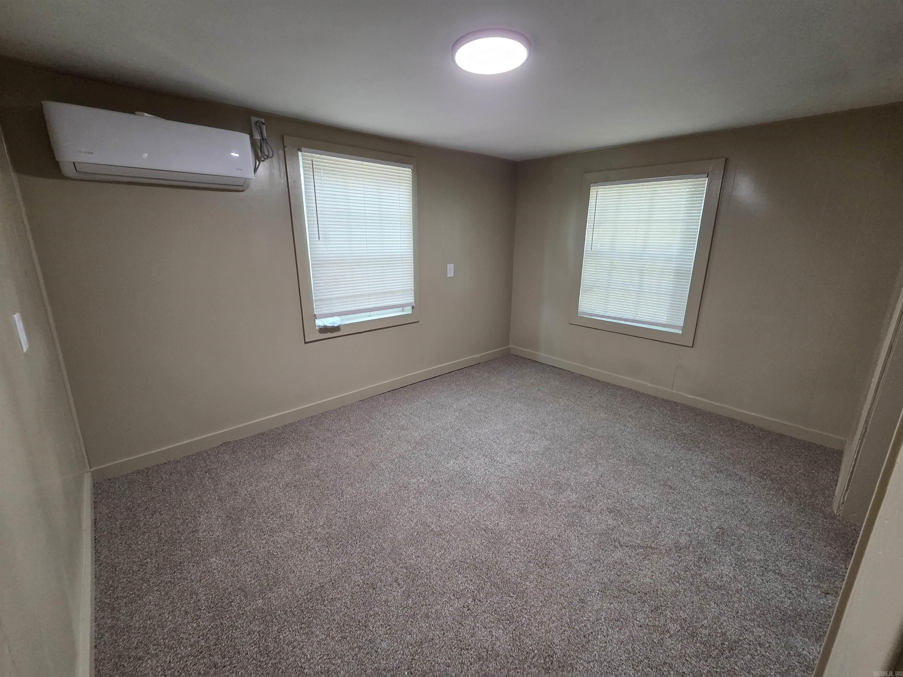 CRESCENT HILL - Residential