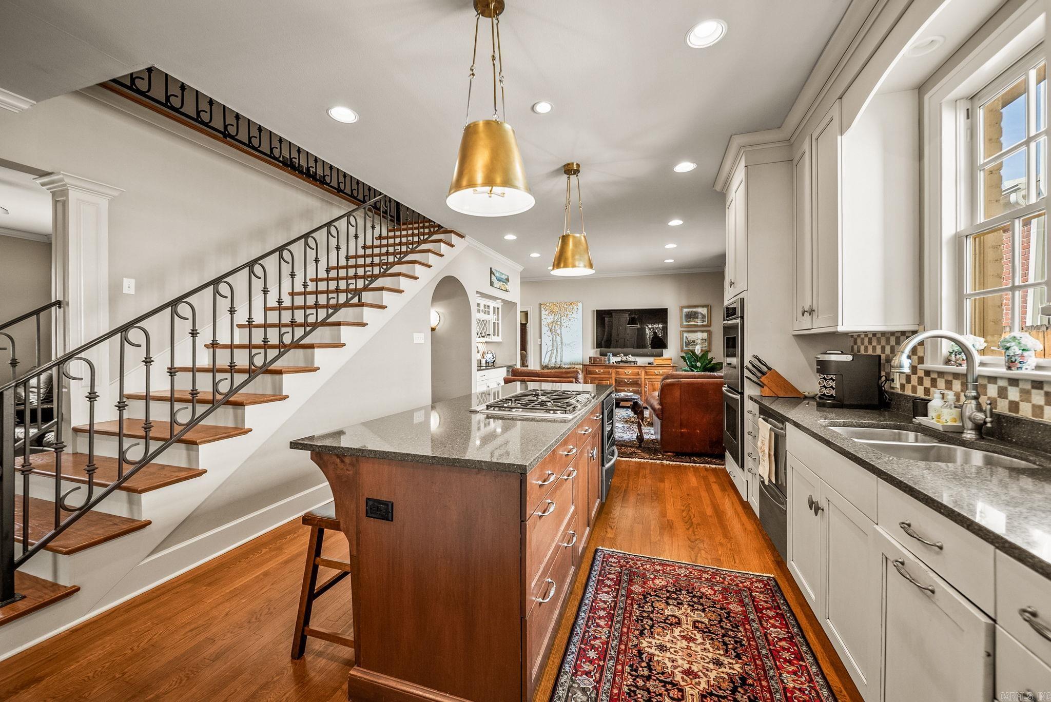 NEWTONS - Residential