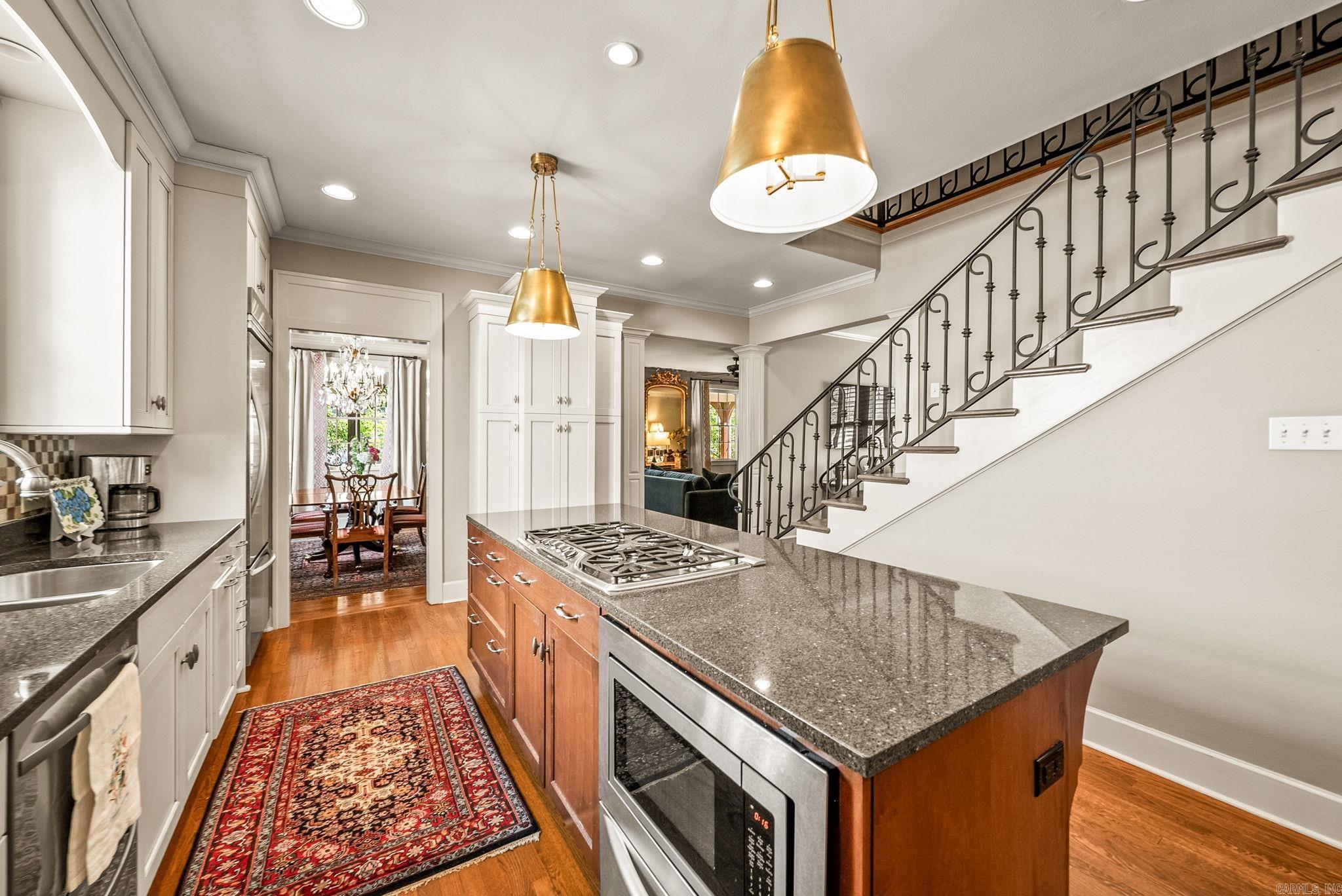 NEWTONS - Residential