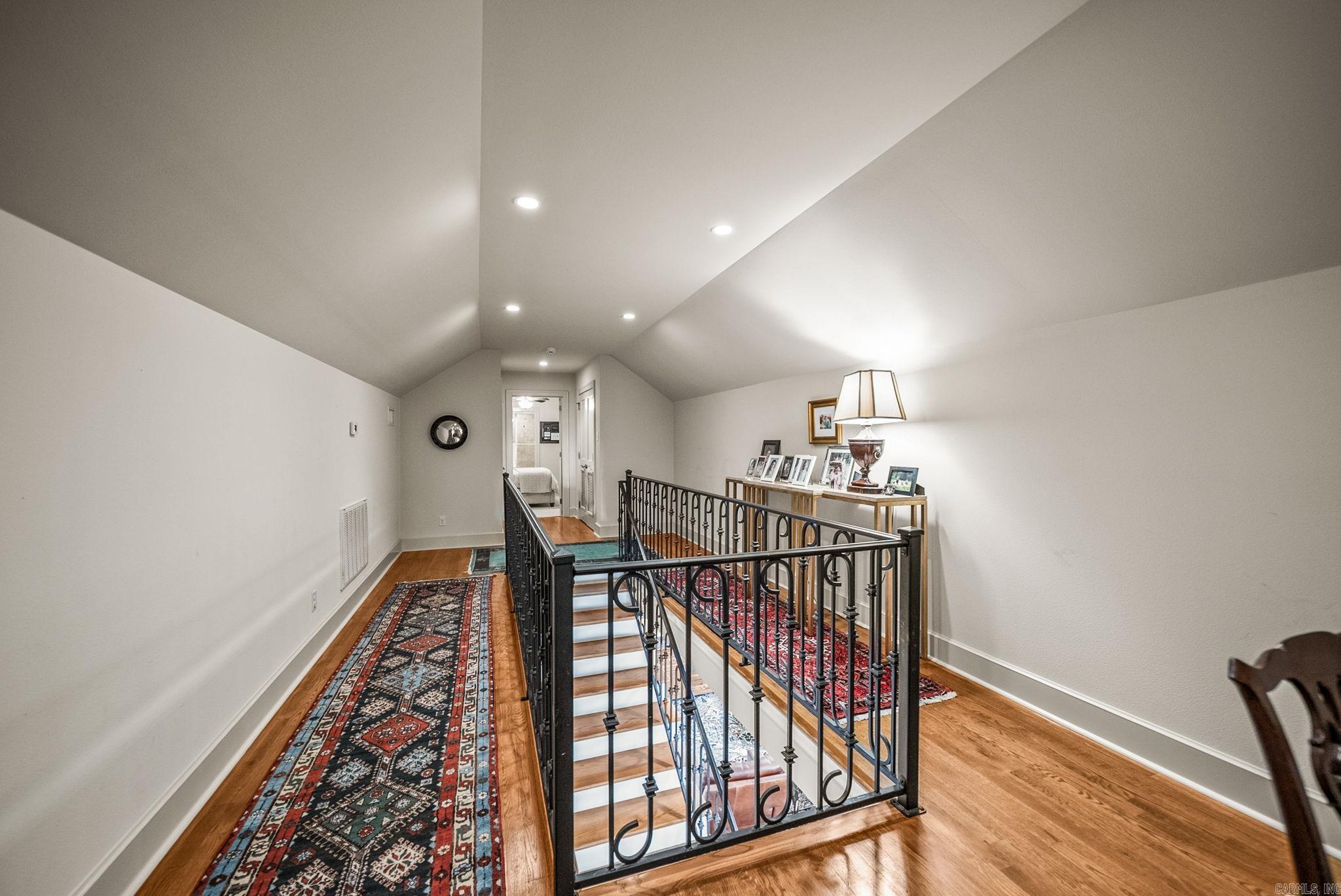 NEWTONS - Residential