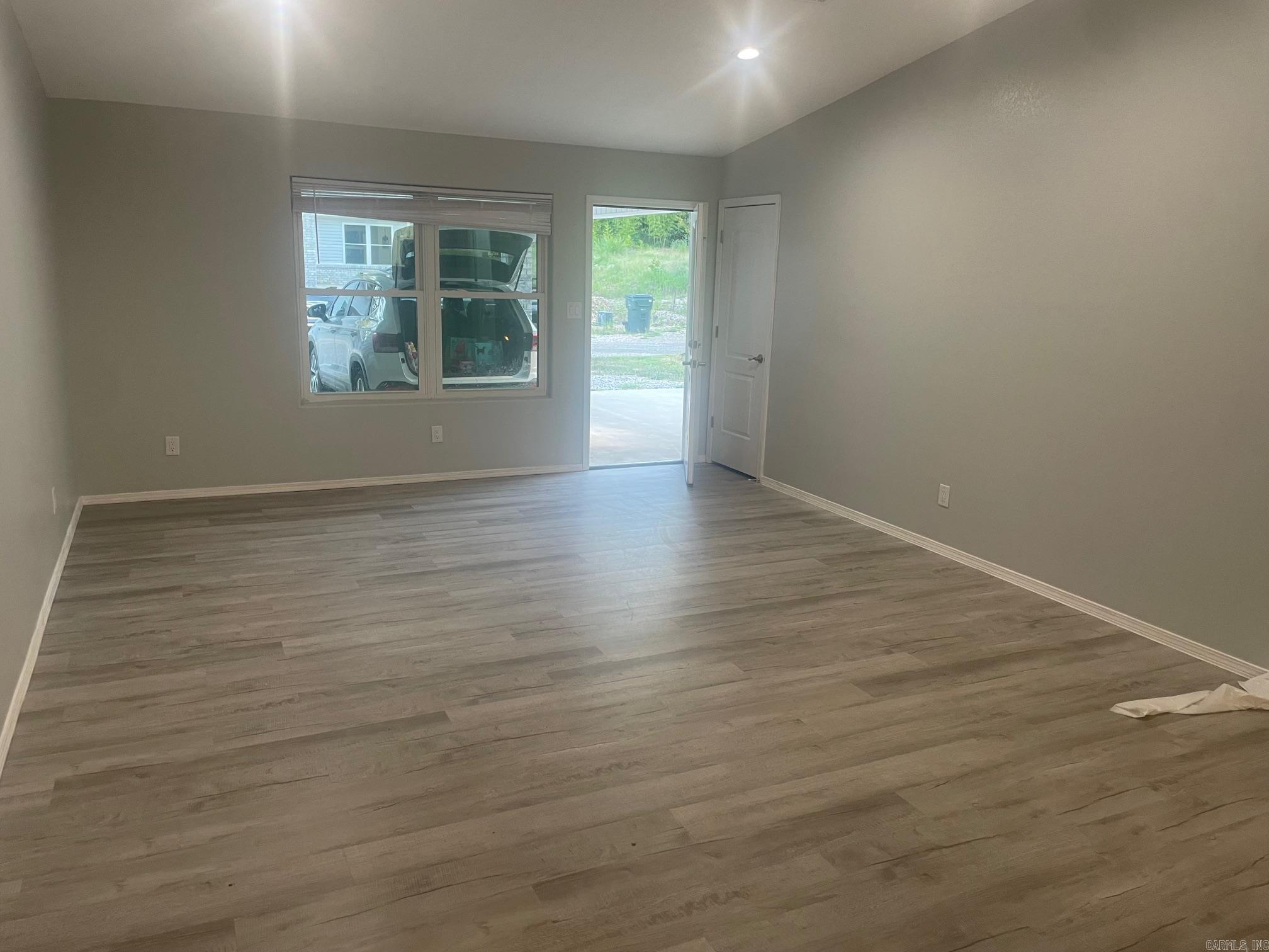 nil - Residential Lease