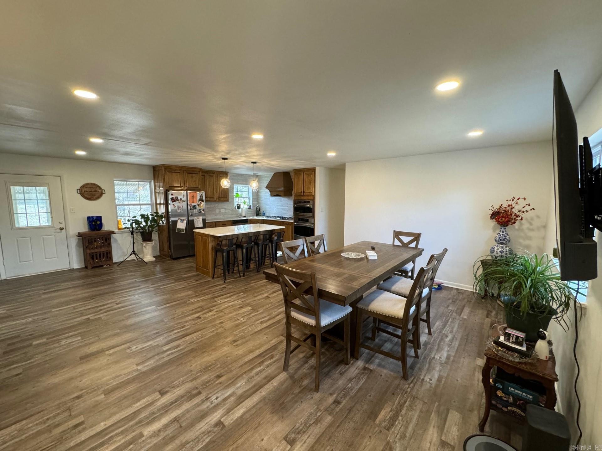 PEBBLE LAKE - Residential