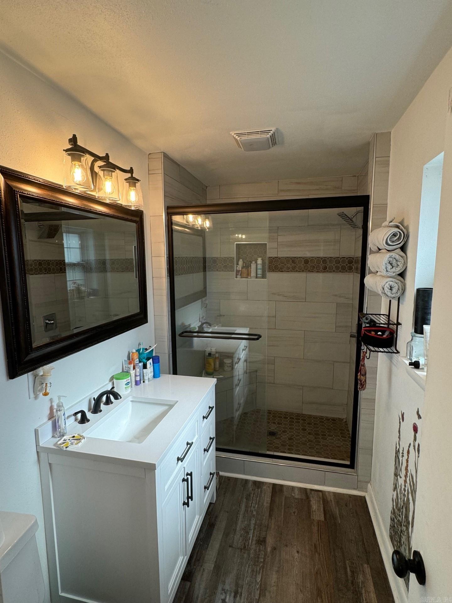 PEBBLE LAKE - Residential