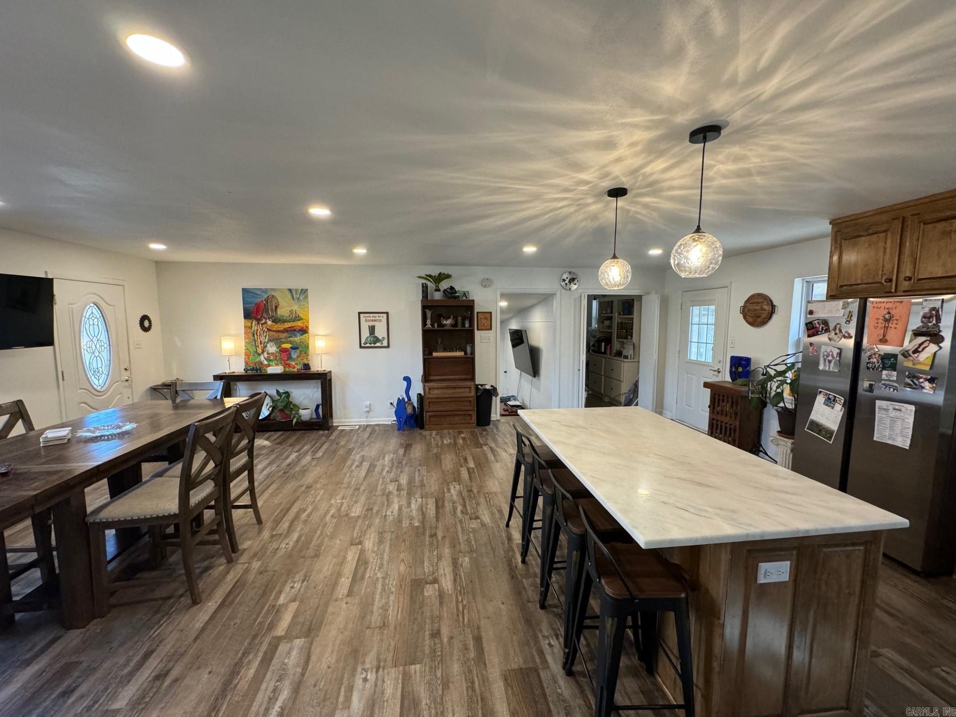 PEBBLE LAKE - Residential