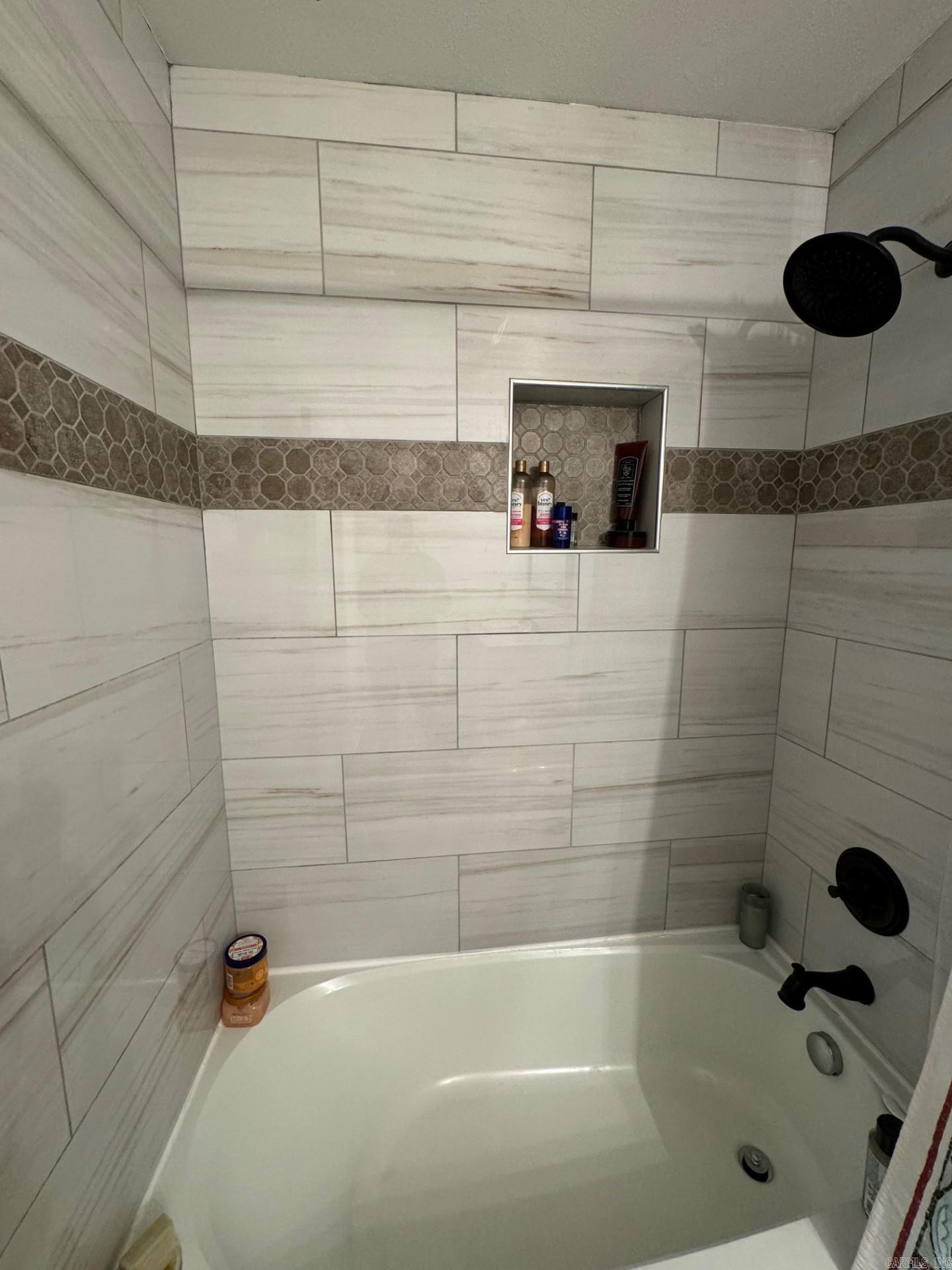 PEBBLE LAKE - Residential