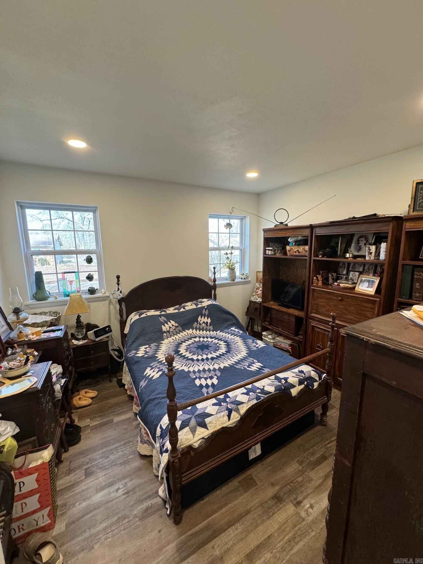 PEBBLE LAKE - Residential