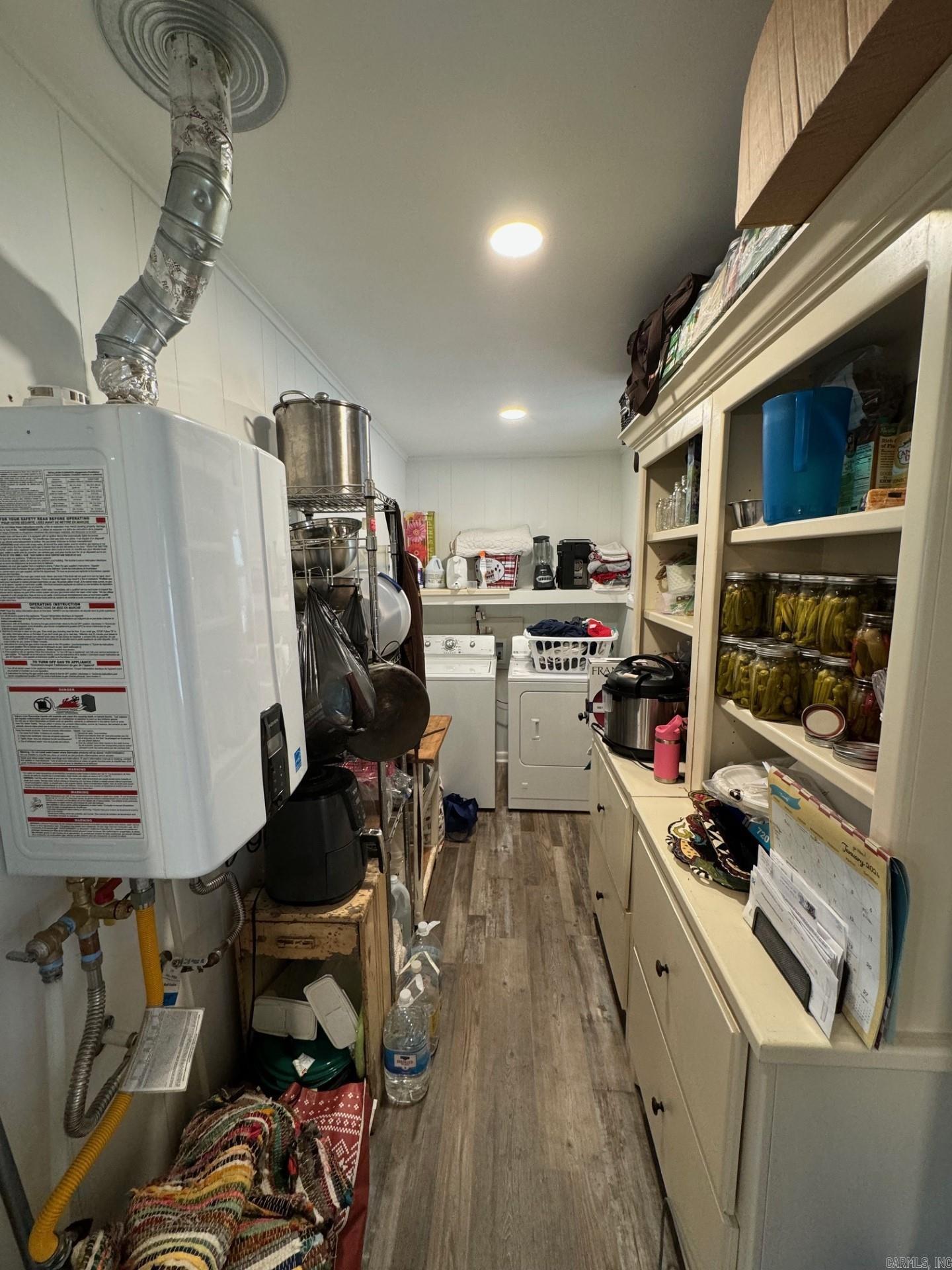 PEBBLE LAKE - Residential