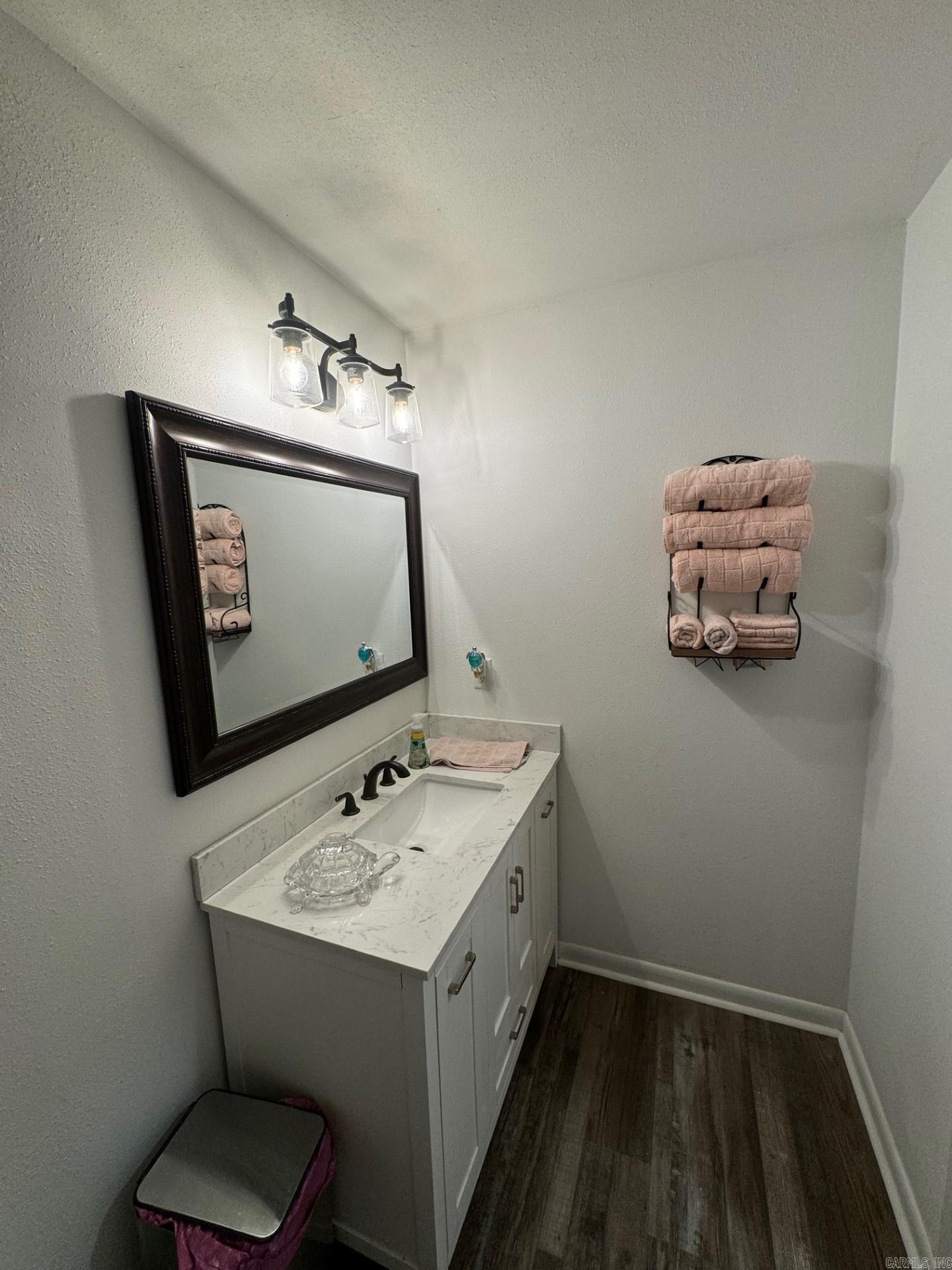 PEBBLE LAKE - Residential