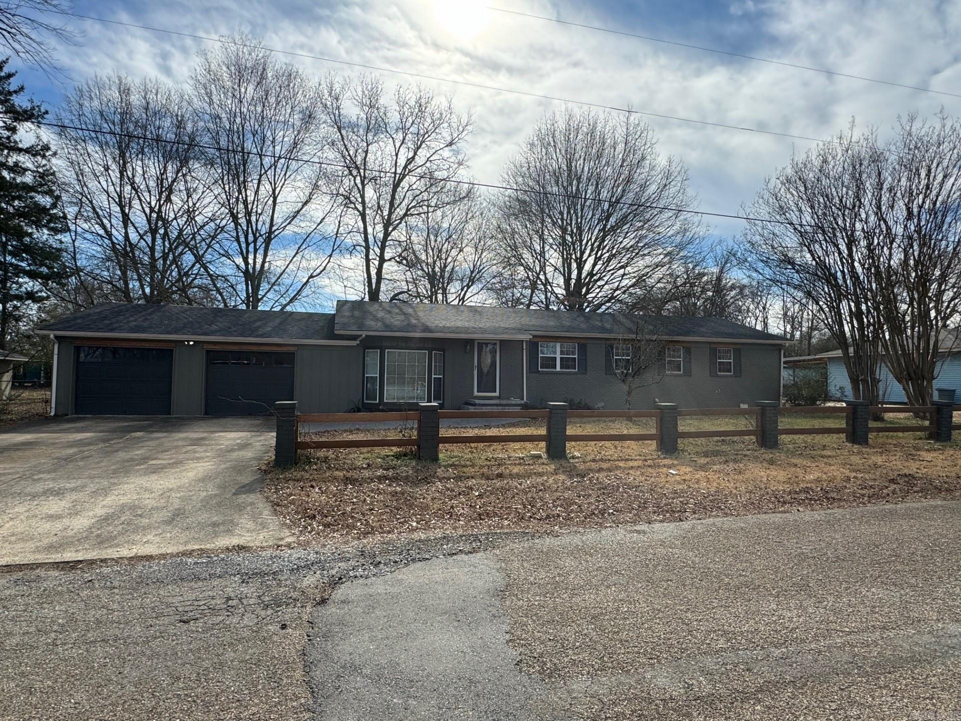 PEBBLE LAKE - Residential