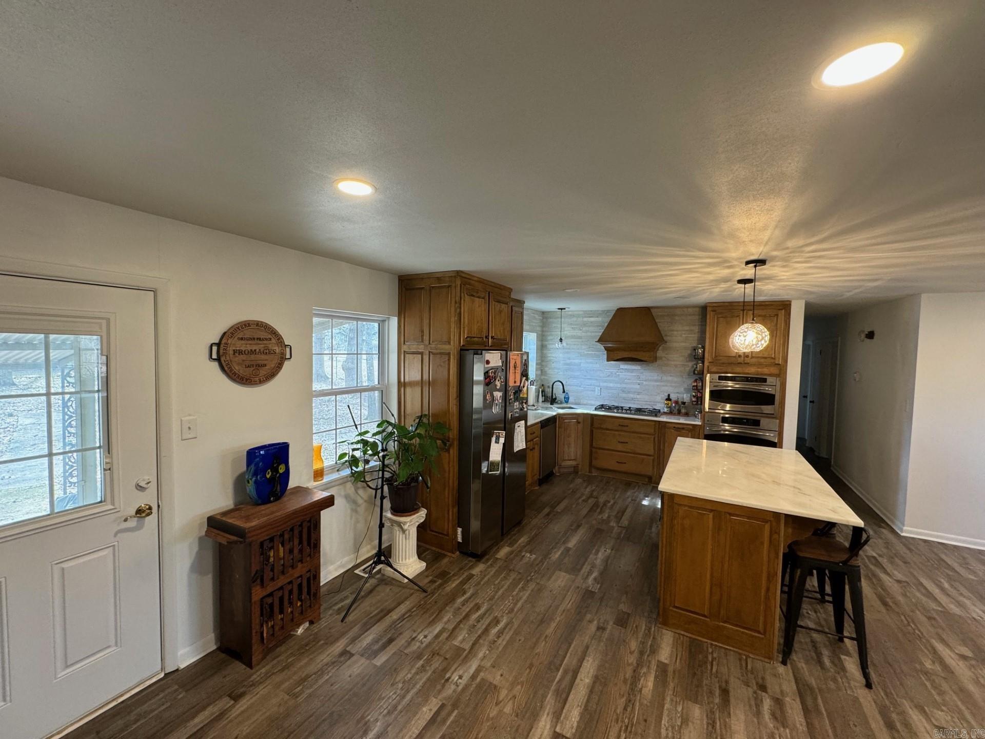 PEBBLE LAKE - Residential