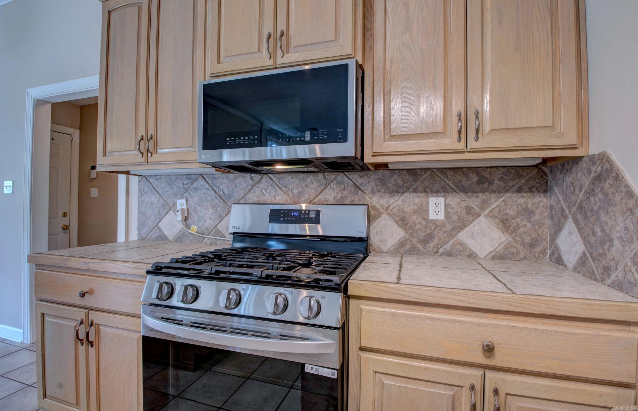 COUNTRY CLUB OF ARK THE - Residential