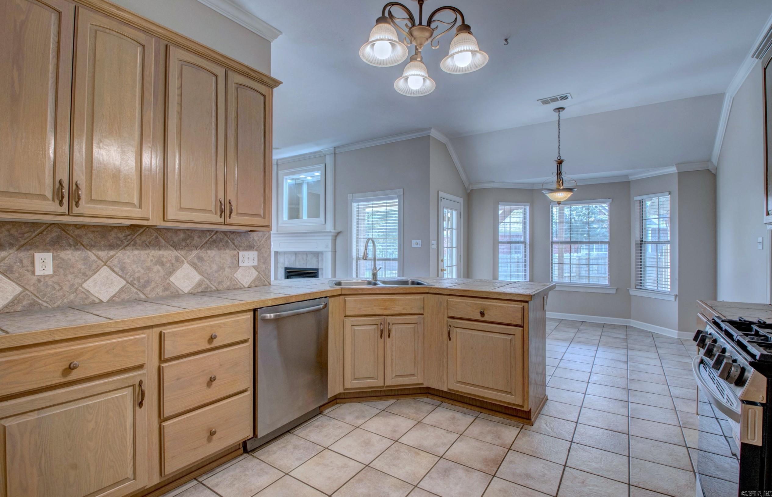 COUNTRY CLUB OF ARK THE - Residential