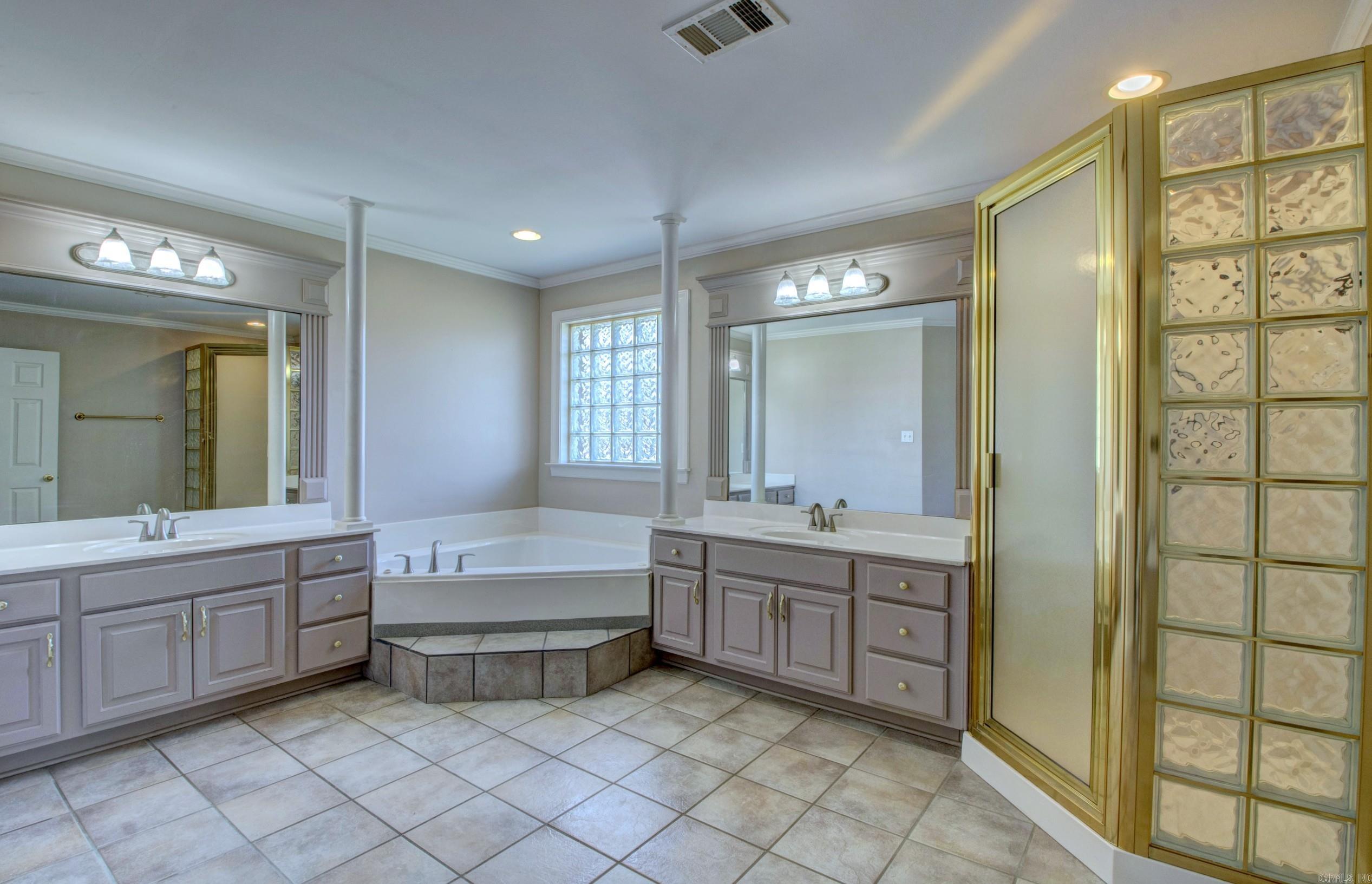 COUNTRY CLUB OF ARK THE - Residential