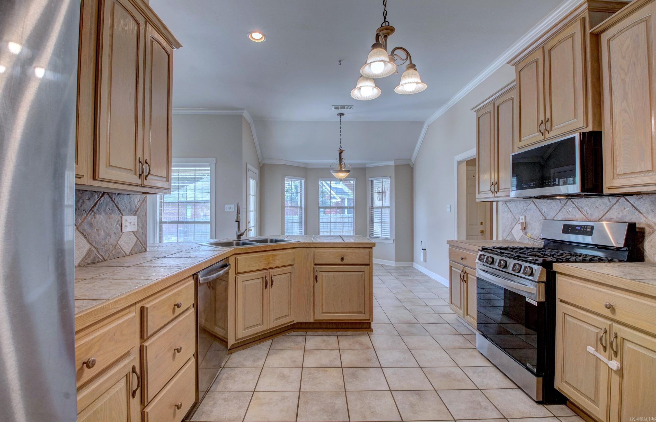 COUNTRY CLUB OF ARK THE - Residential