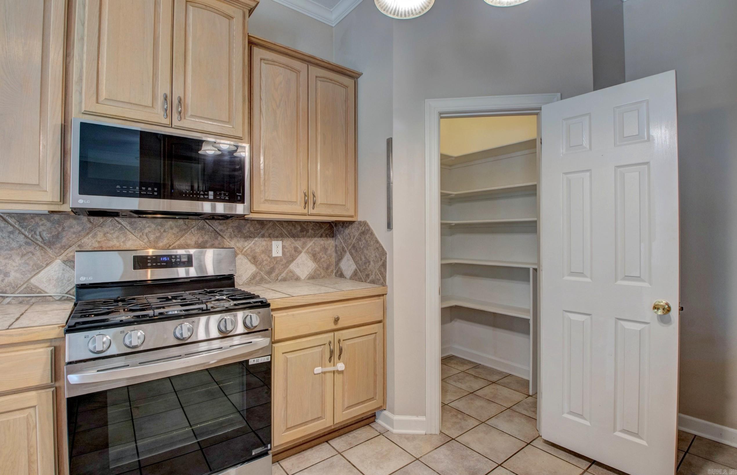 COUNTRY CLUB OF ARK THE - Residential