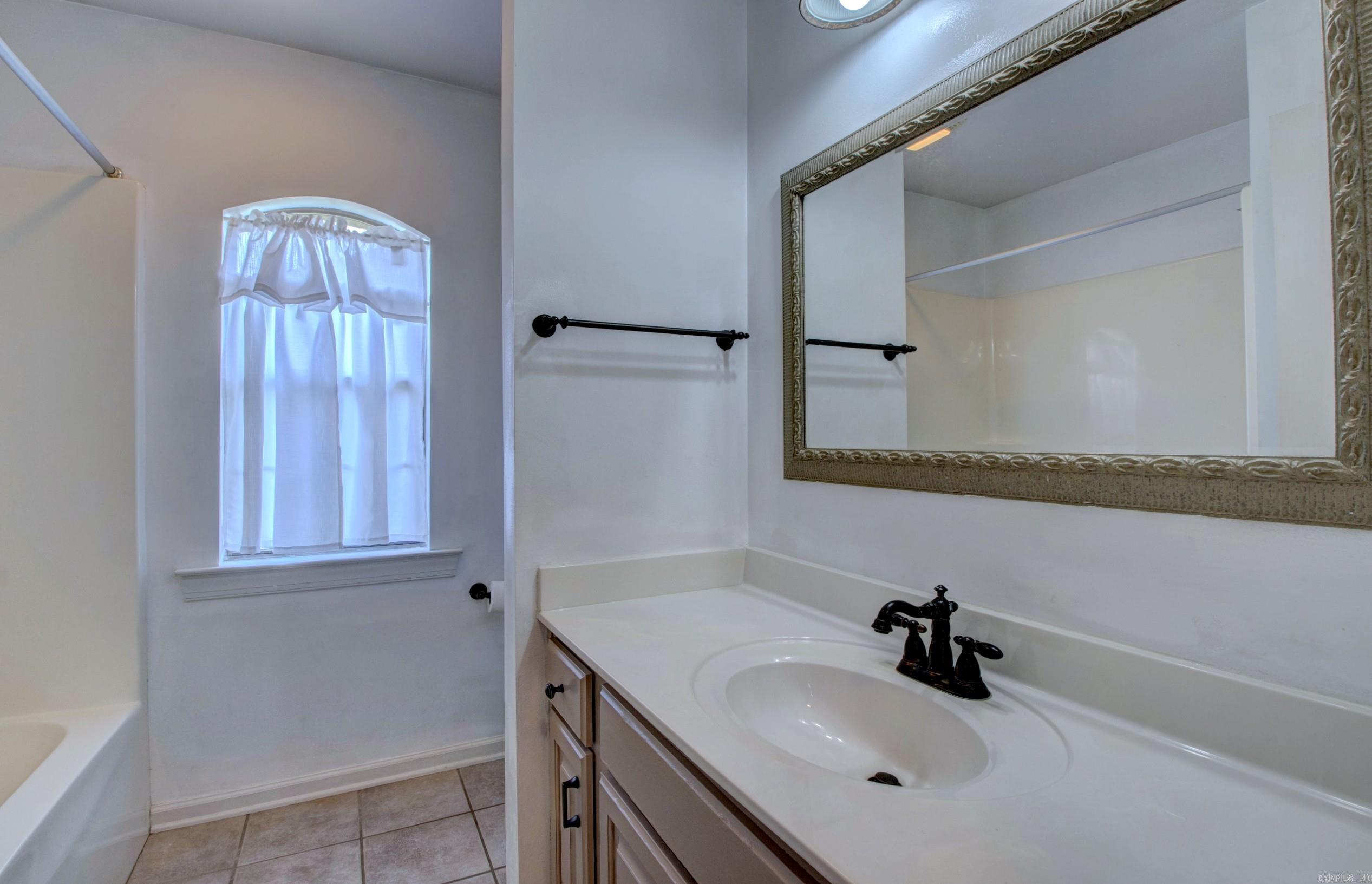 COUNTRY CLUB OF ARK THE - Residential