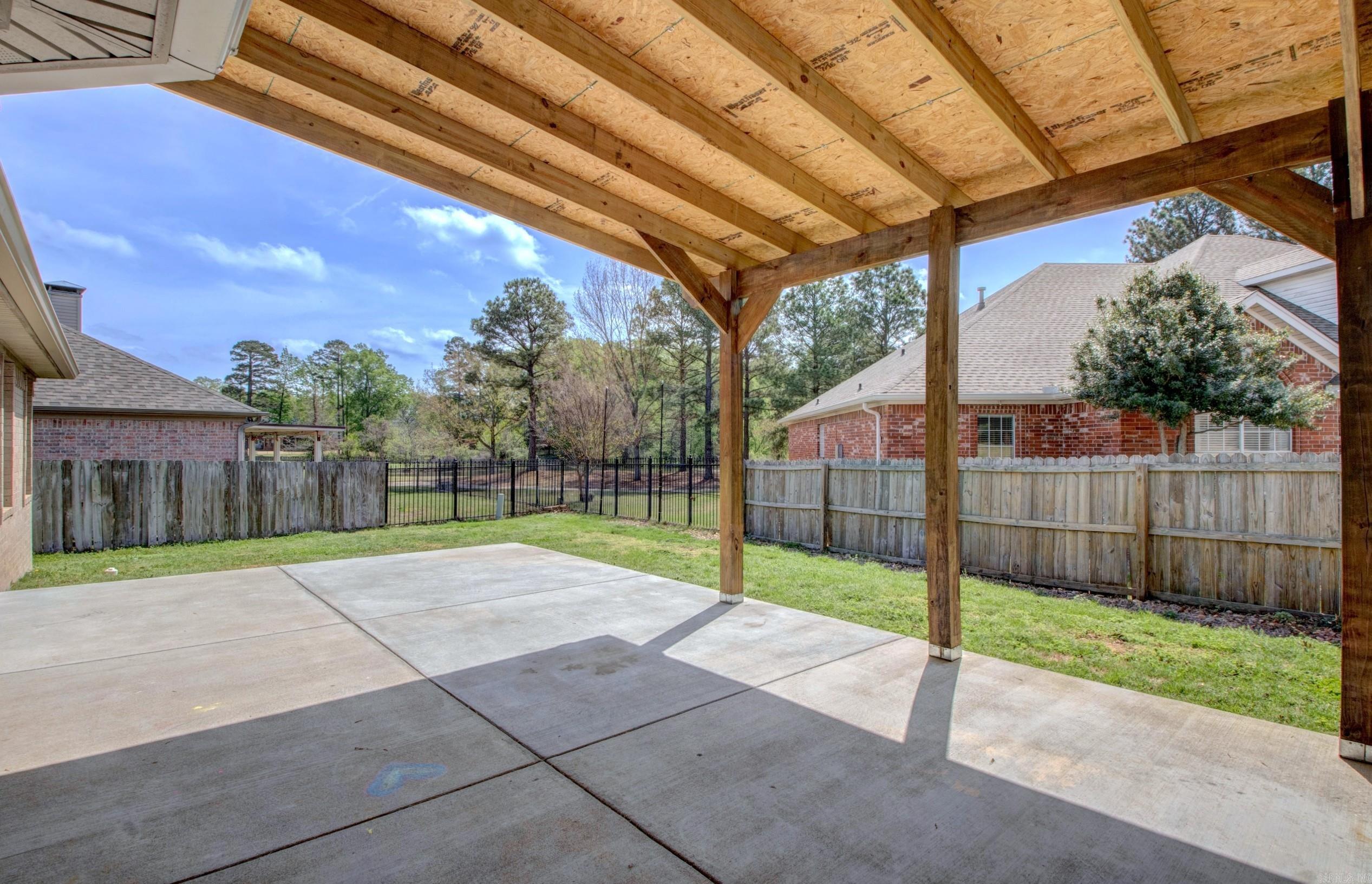 COUNTRY CLUB OF ARK THE - Residential