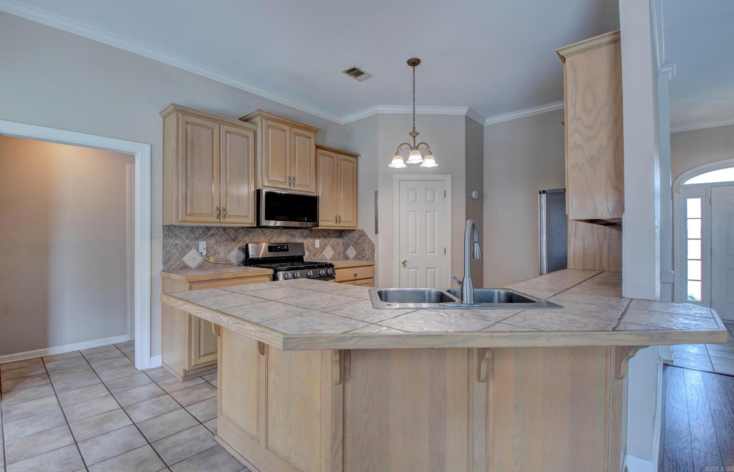 COUNTRY CLUB OF ARK THE - Residential