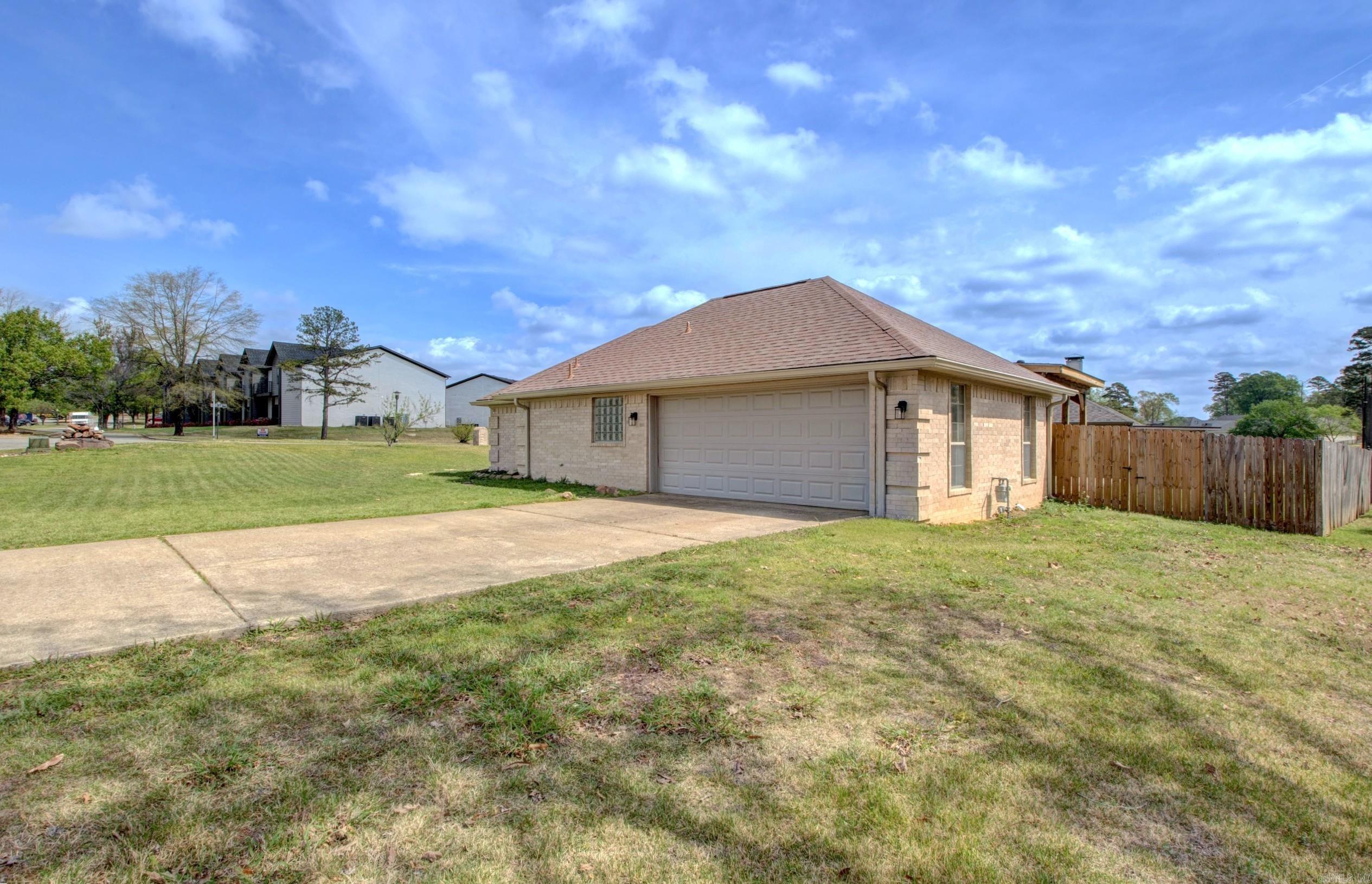 COUNTRY CLUB OF ARK THE - Residential