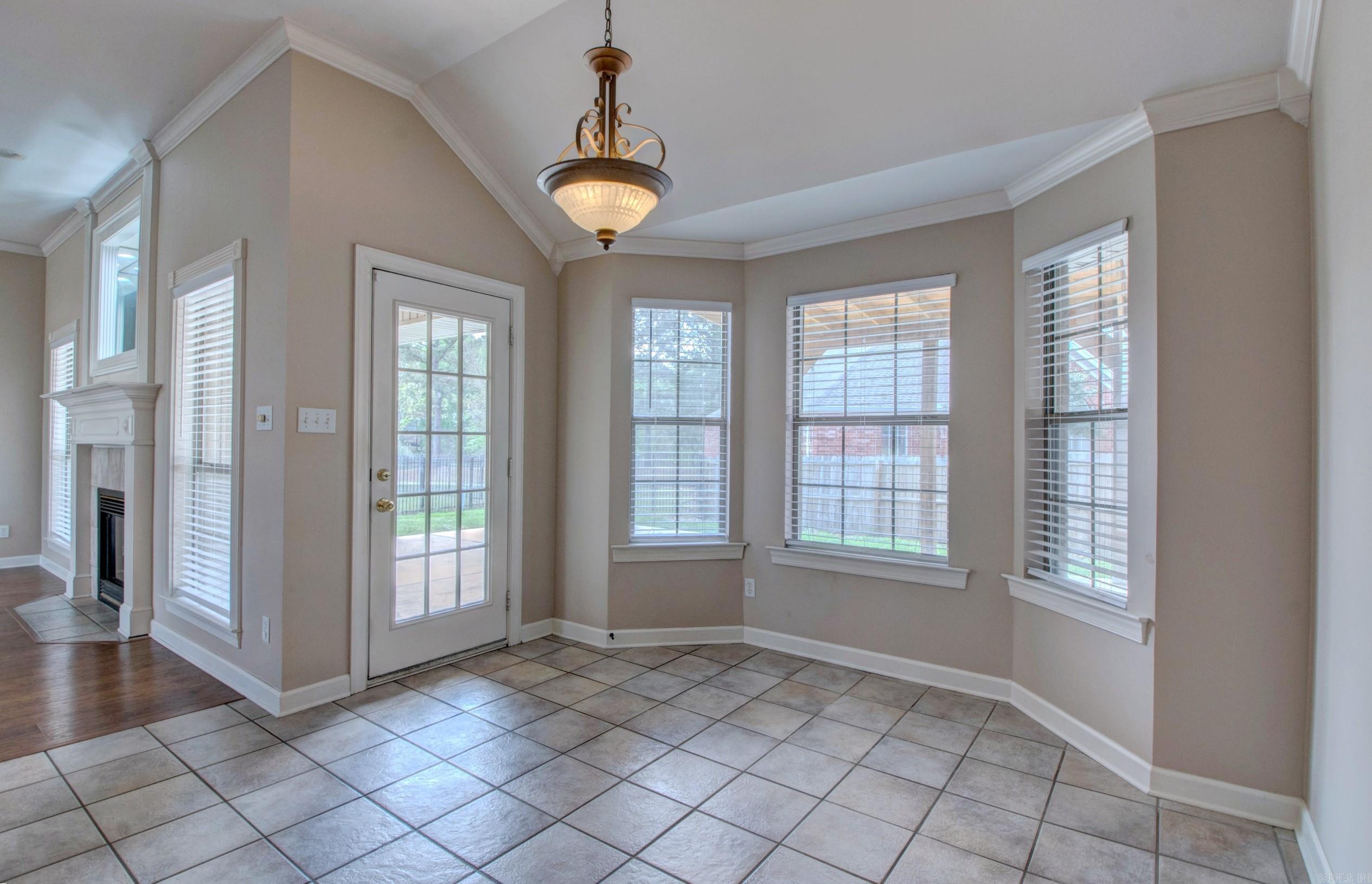 COUNTRY CLUB OF ARK THE - Residential