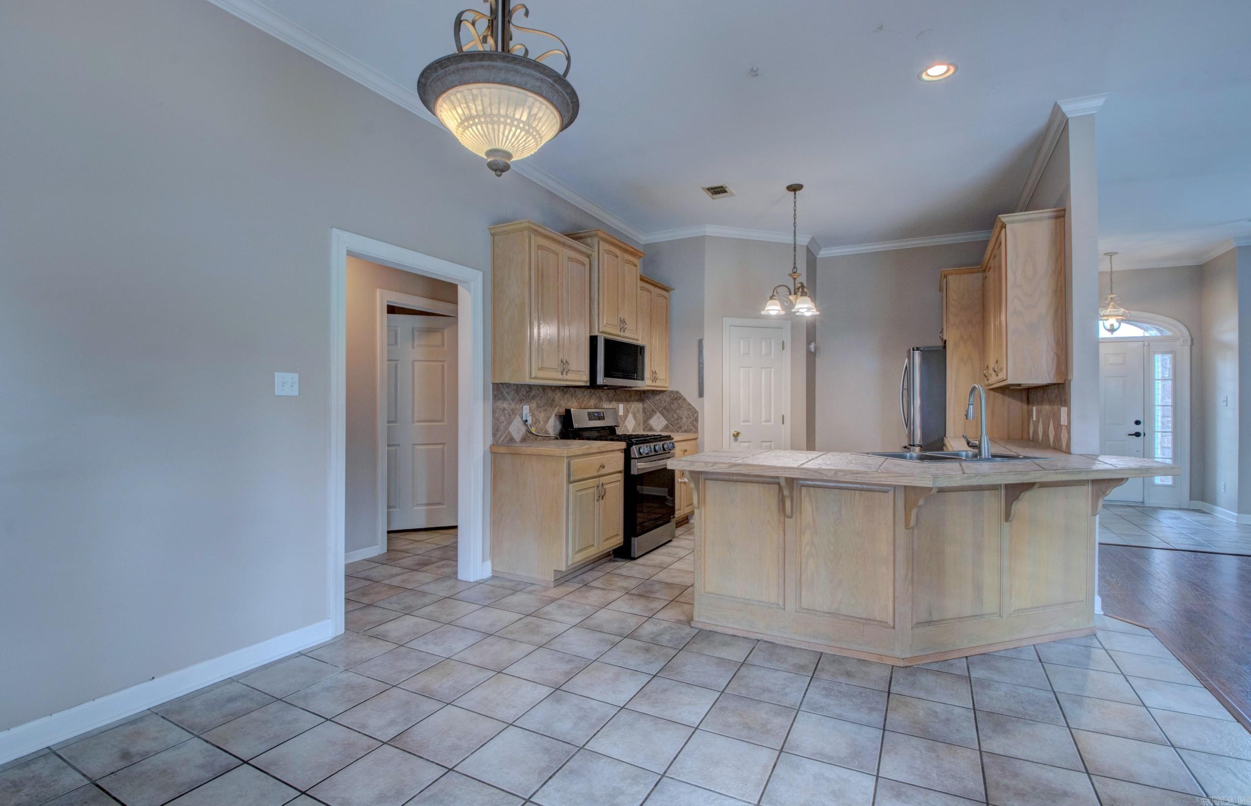 COUNTRY CLUB OF ARK THE - Residential