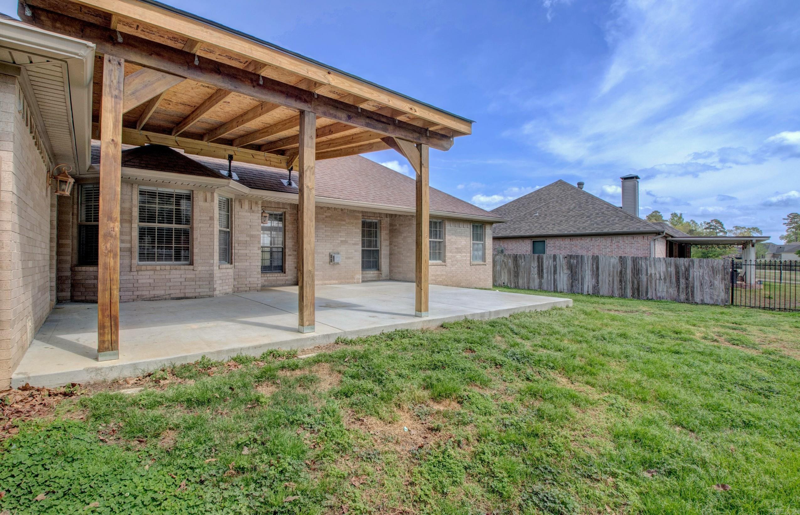 COUNTRY CLUB OF ARK THE - Residential