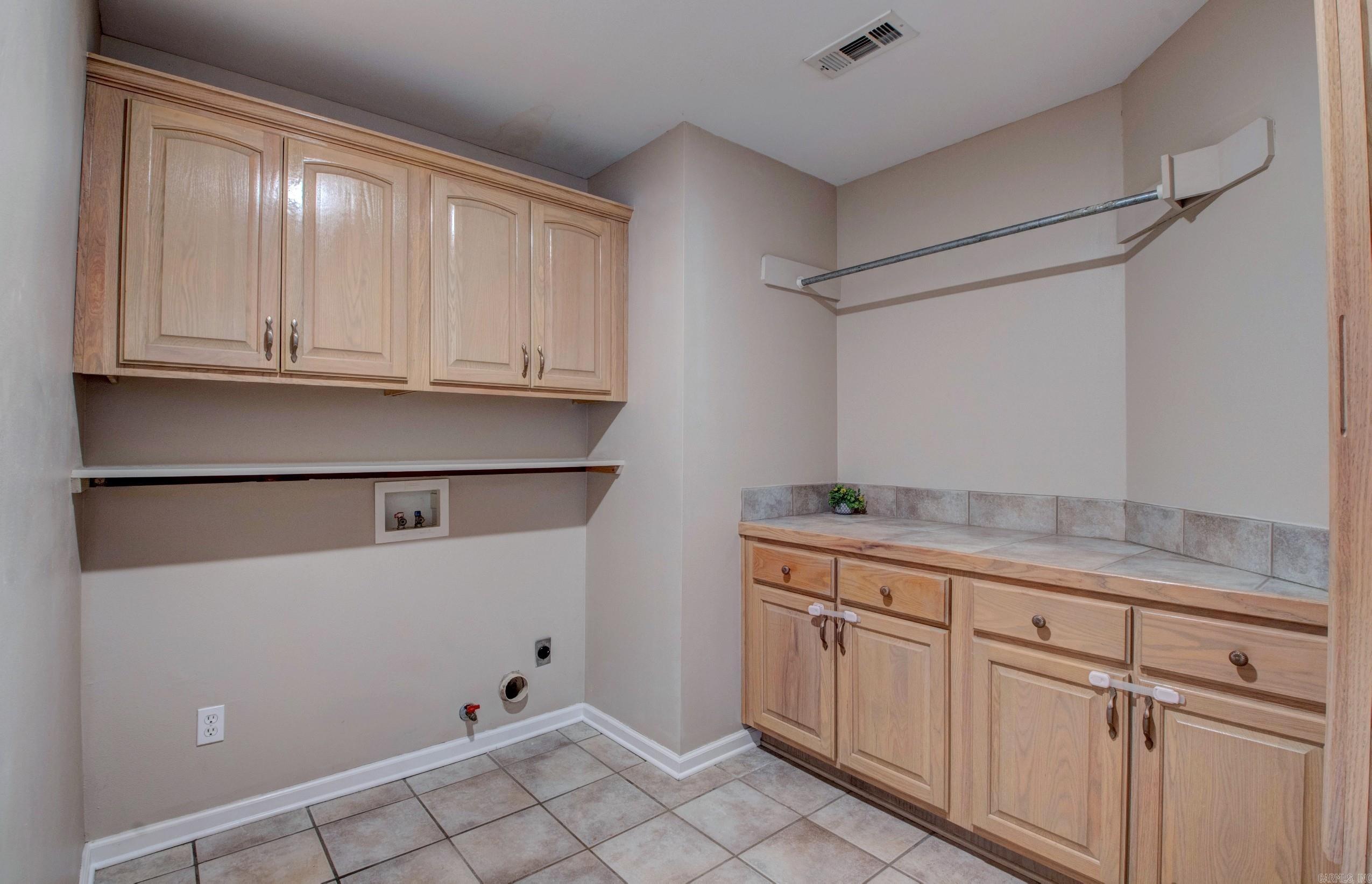 COUNTRY CLUB OF ARK THE - Residential