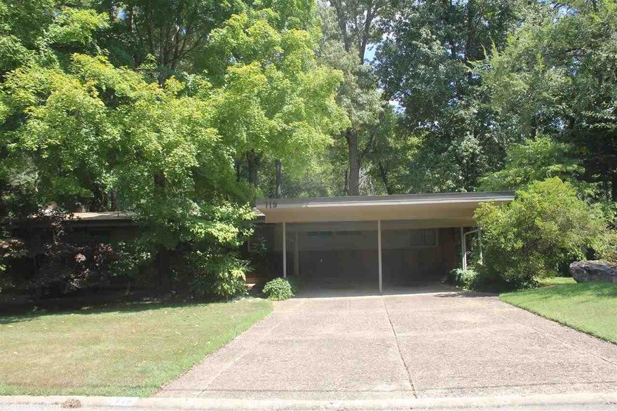 3 bedroom, 2 full bath. Wonderful lot with a gorgeous creek. Fantastic picture windows with natural light. Spacious. Double Fireplaces. Galley type kitchen. Great location