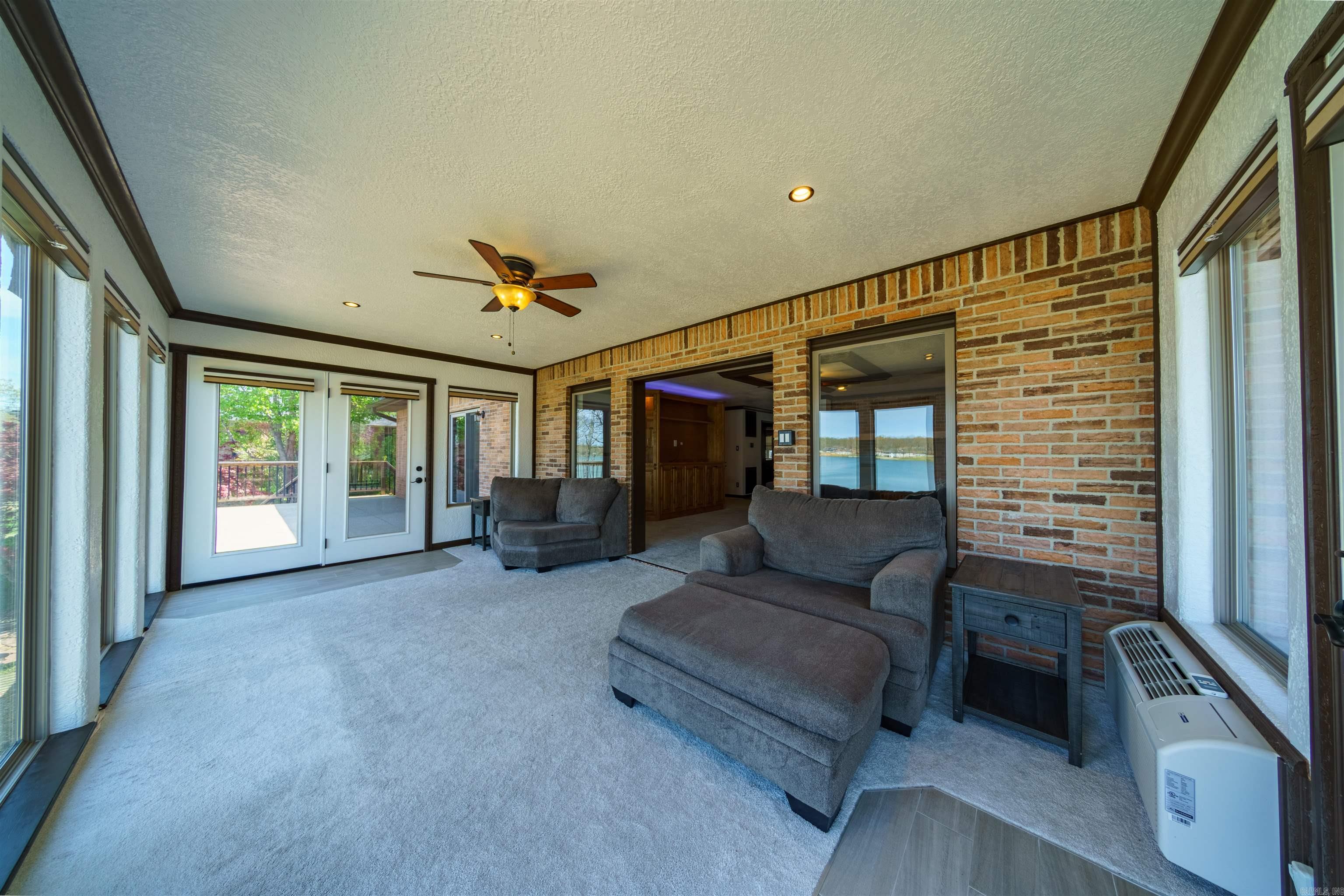 SOUTH SHORE - Residential