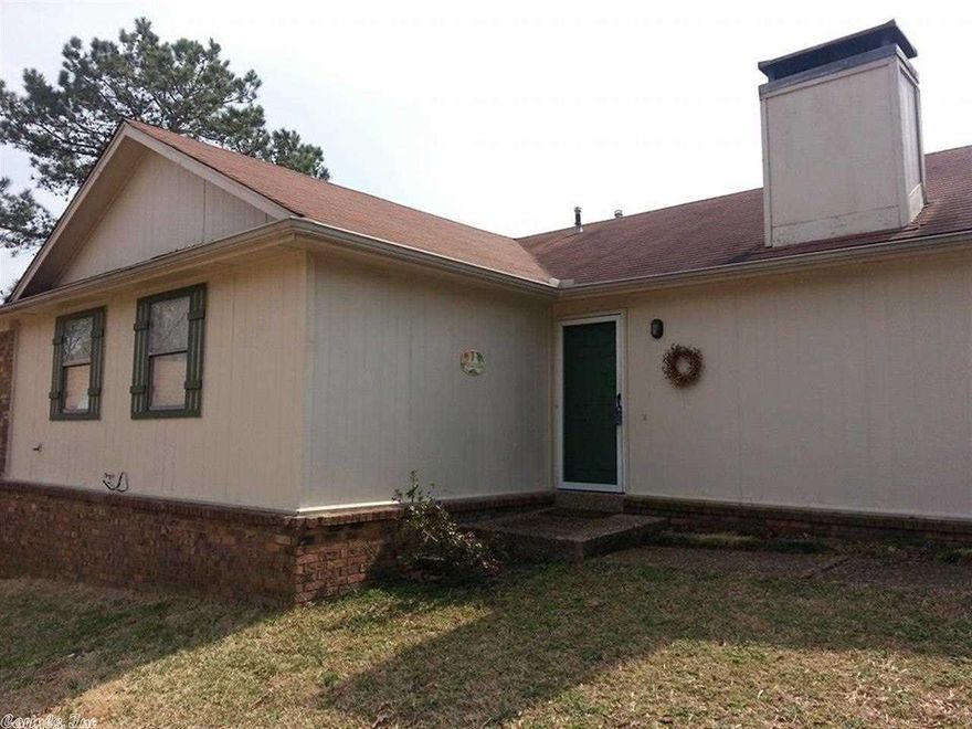 Bring all offers!!! Great starter home... Kitchen has been totally remodeled with new cabinets and new appliances. All appliances stay, dishwasher, stove, ALL with in the last 2 years. Home warranty included. New carpet and new cabinets in the bathrooms as well. Large wood burning fire place. Huge back yard with privacy fence, walking distance to Maumelle Rec. etc. Motivated seller's!!