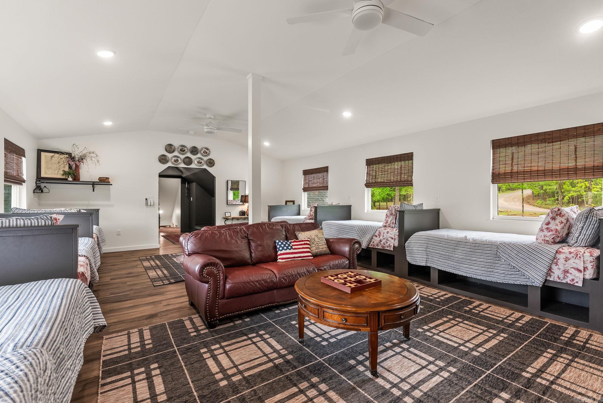 MORGAN MANOR - Residential