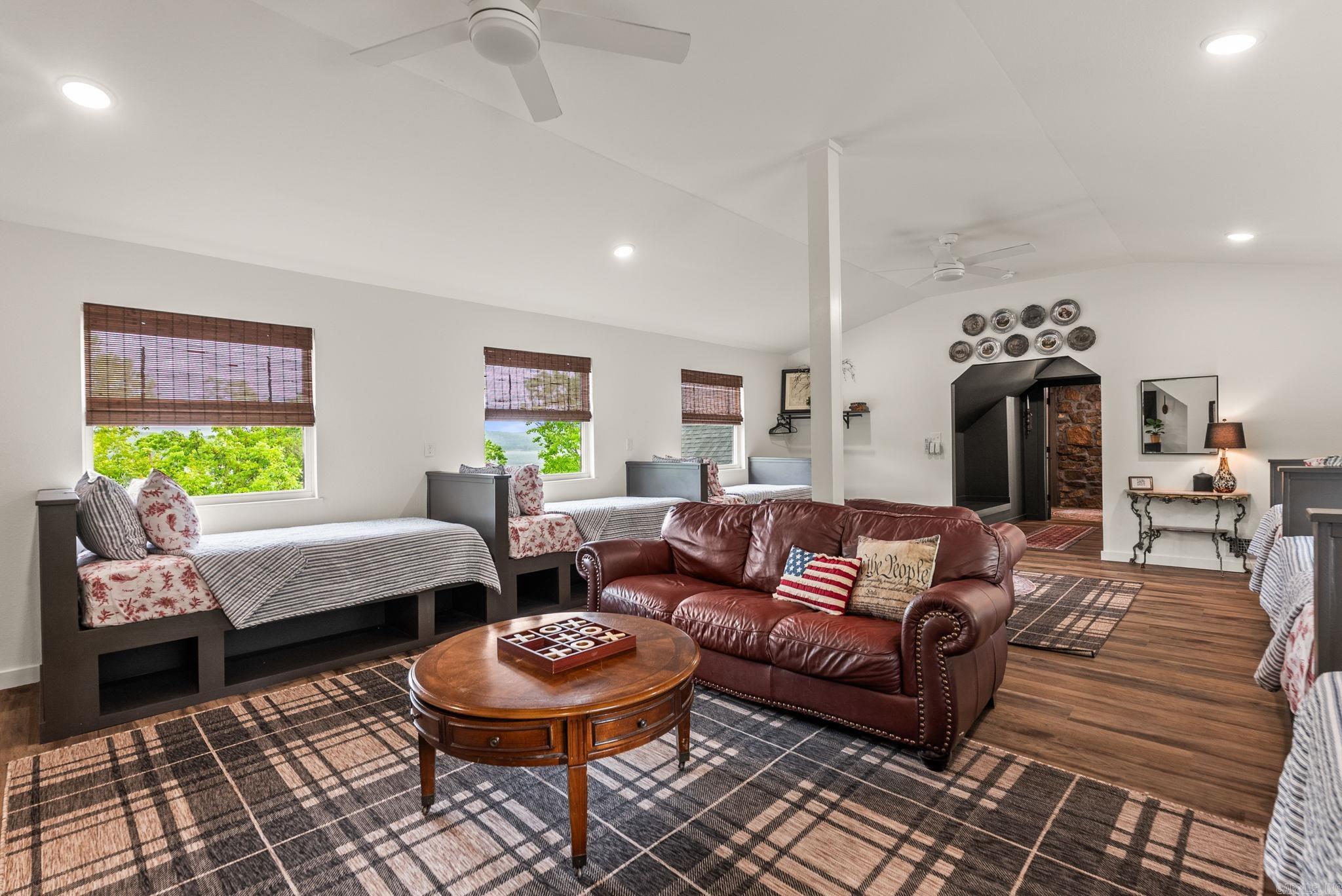 MORGAN MANOR - Residential