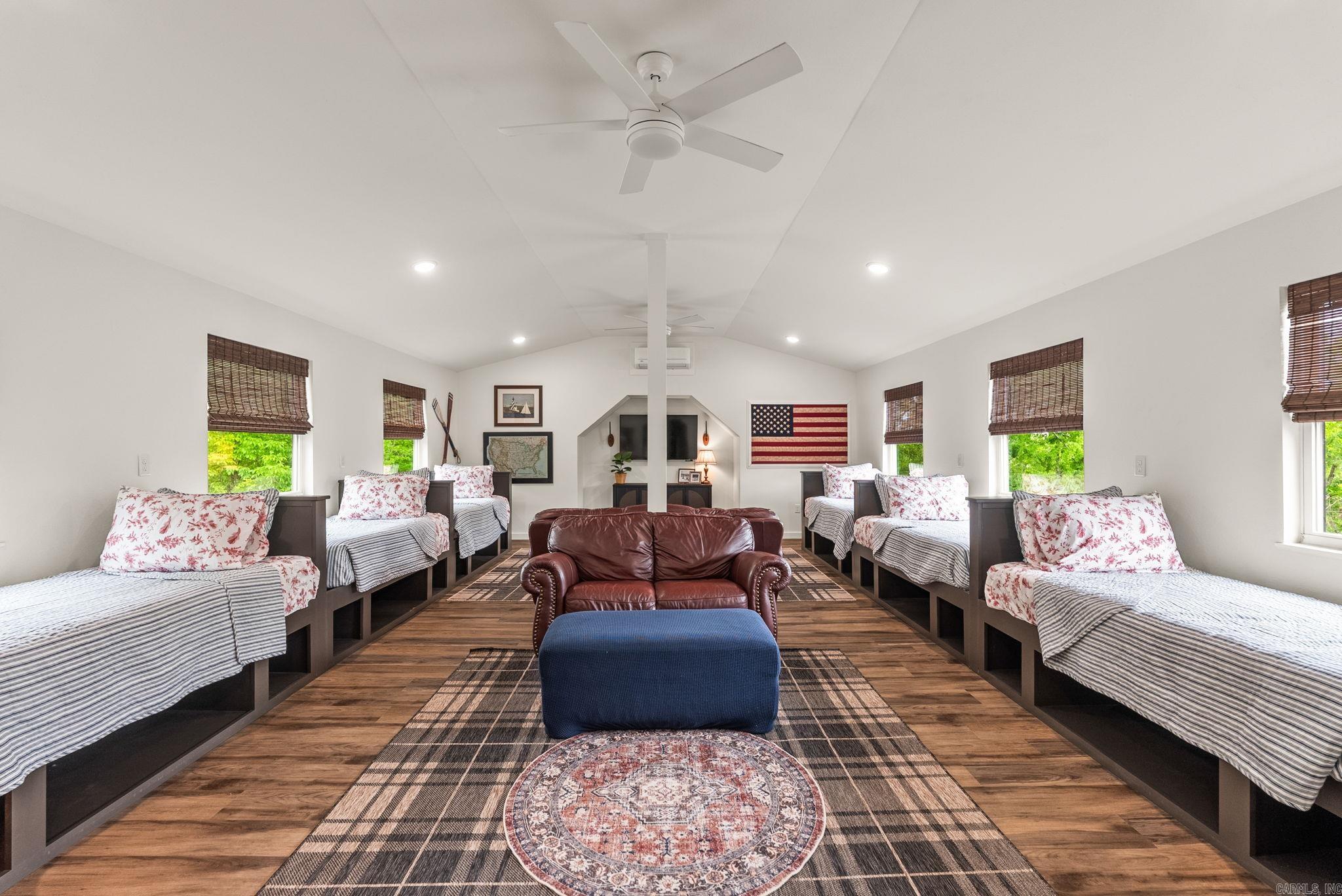 MORGAN MANOR - Residential