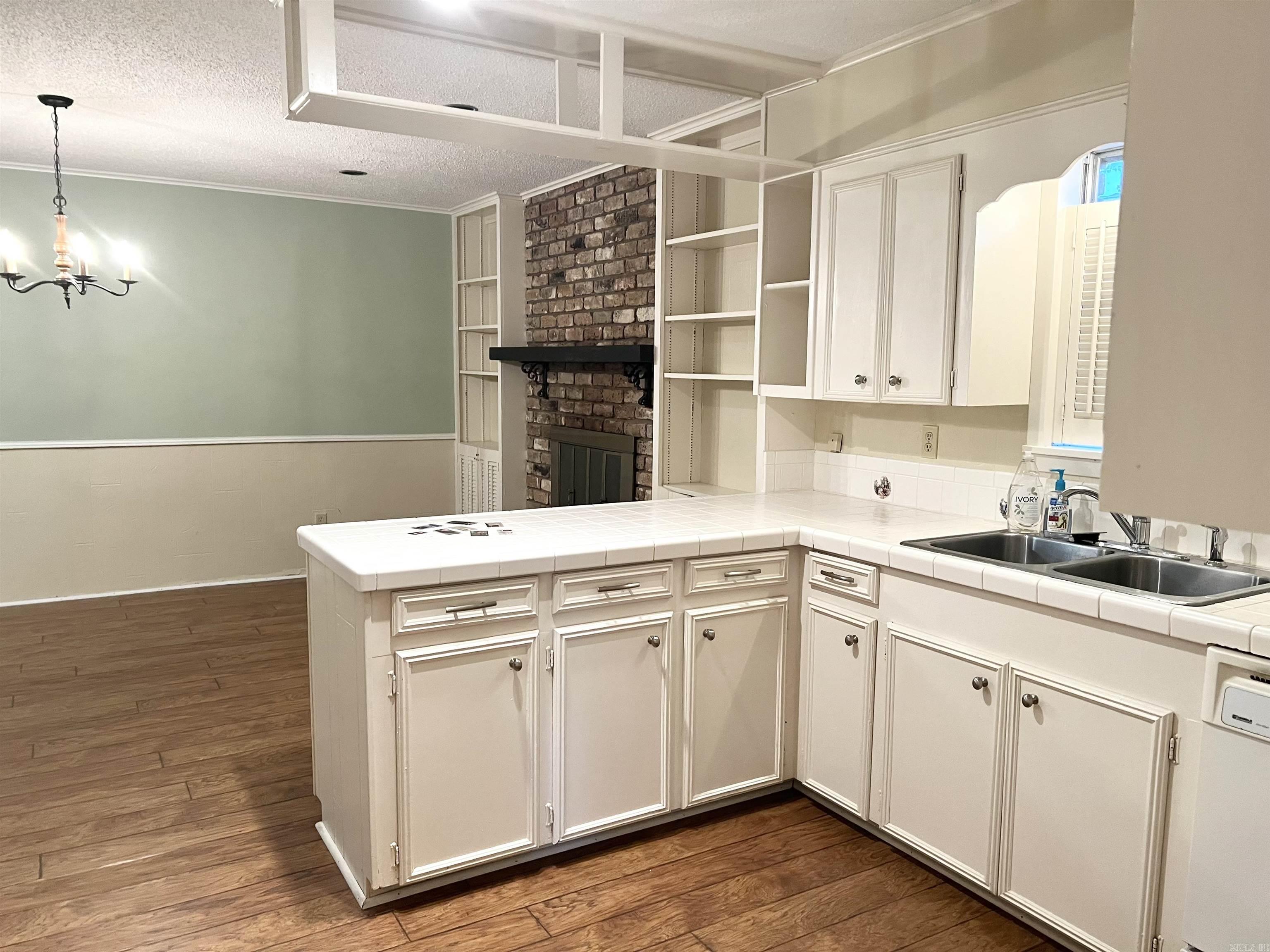 MIKE BERG LAKE - Residential