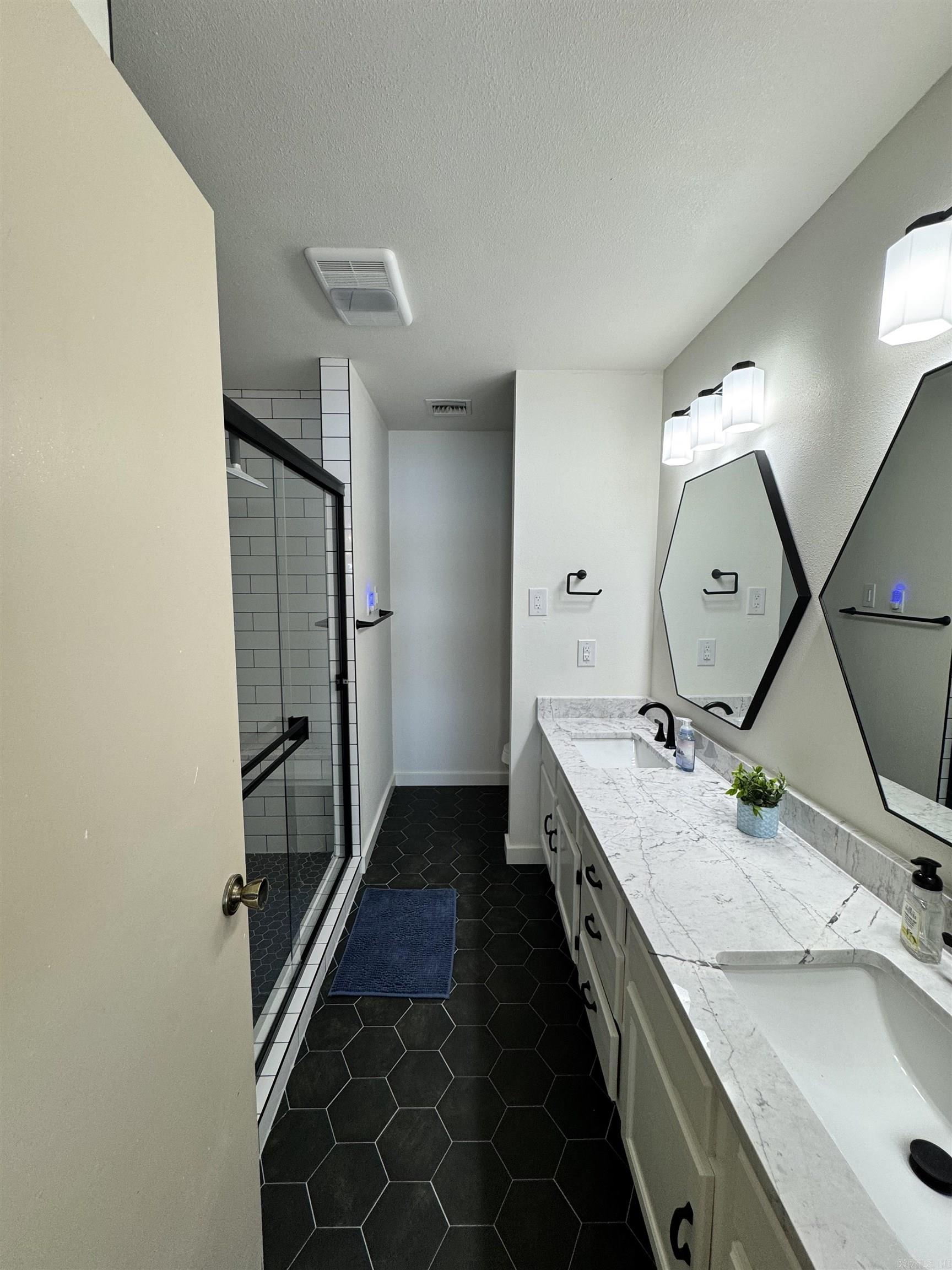 EMERALD ISLE HPR - Residential Lease