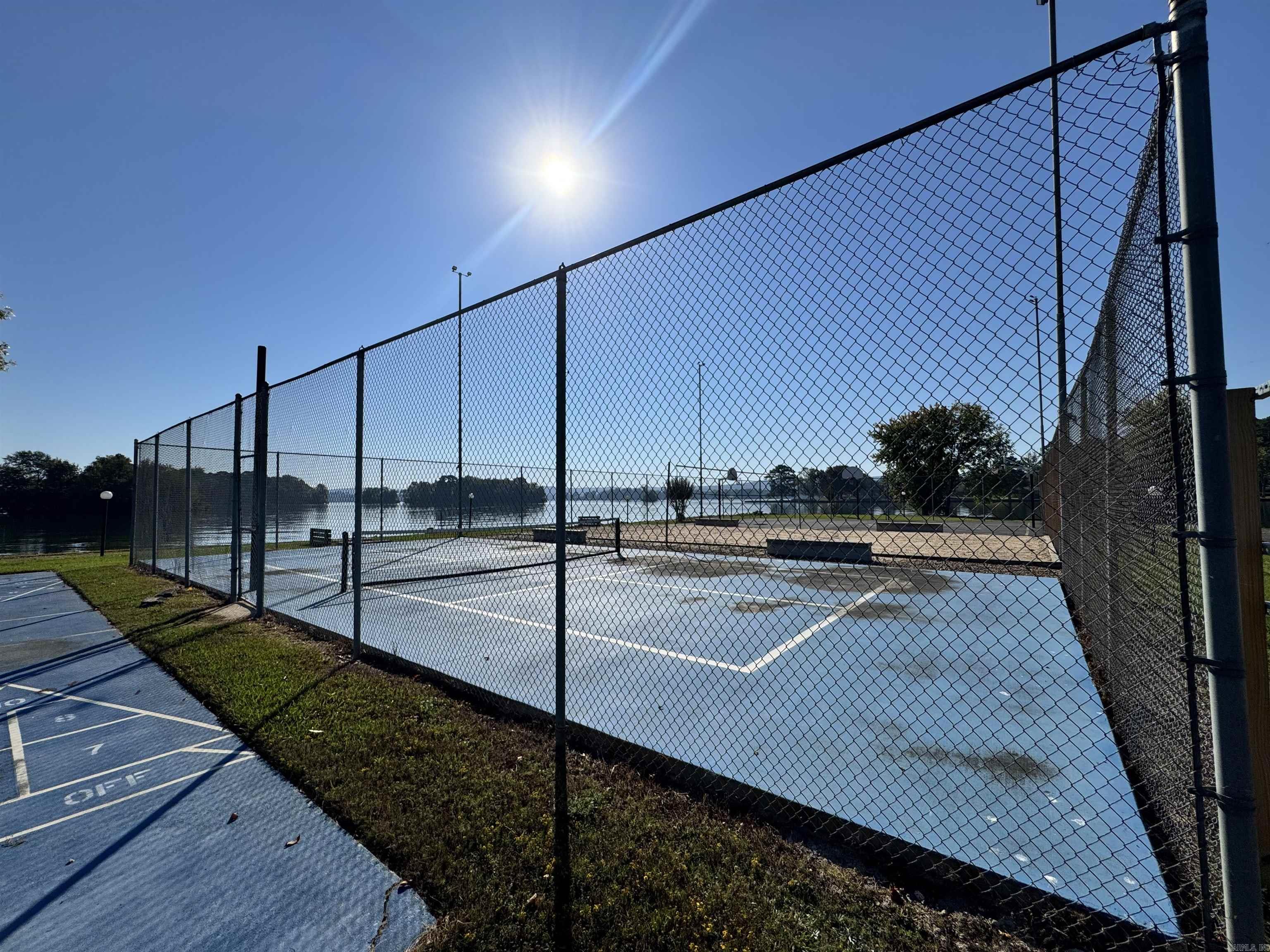 EMERALD ISLE HPR - Residential Lease