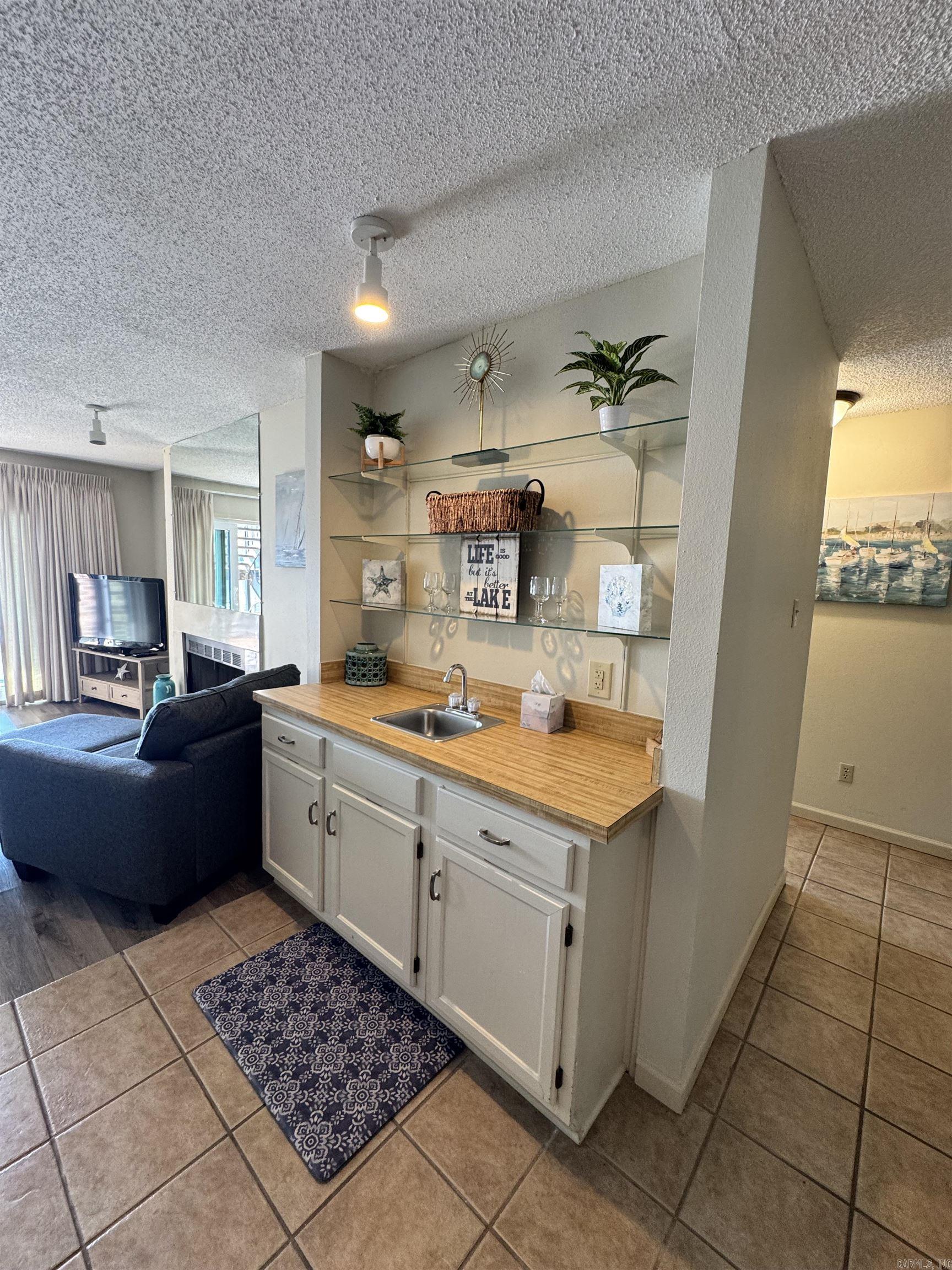 EMERALD ISLE HPR - Residential Lease