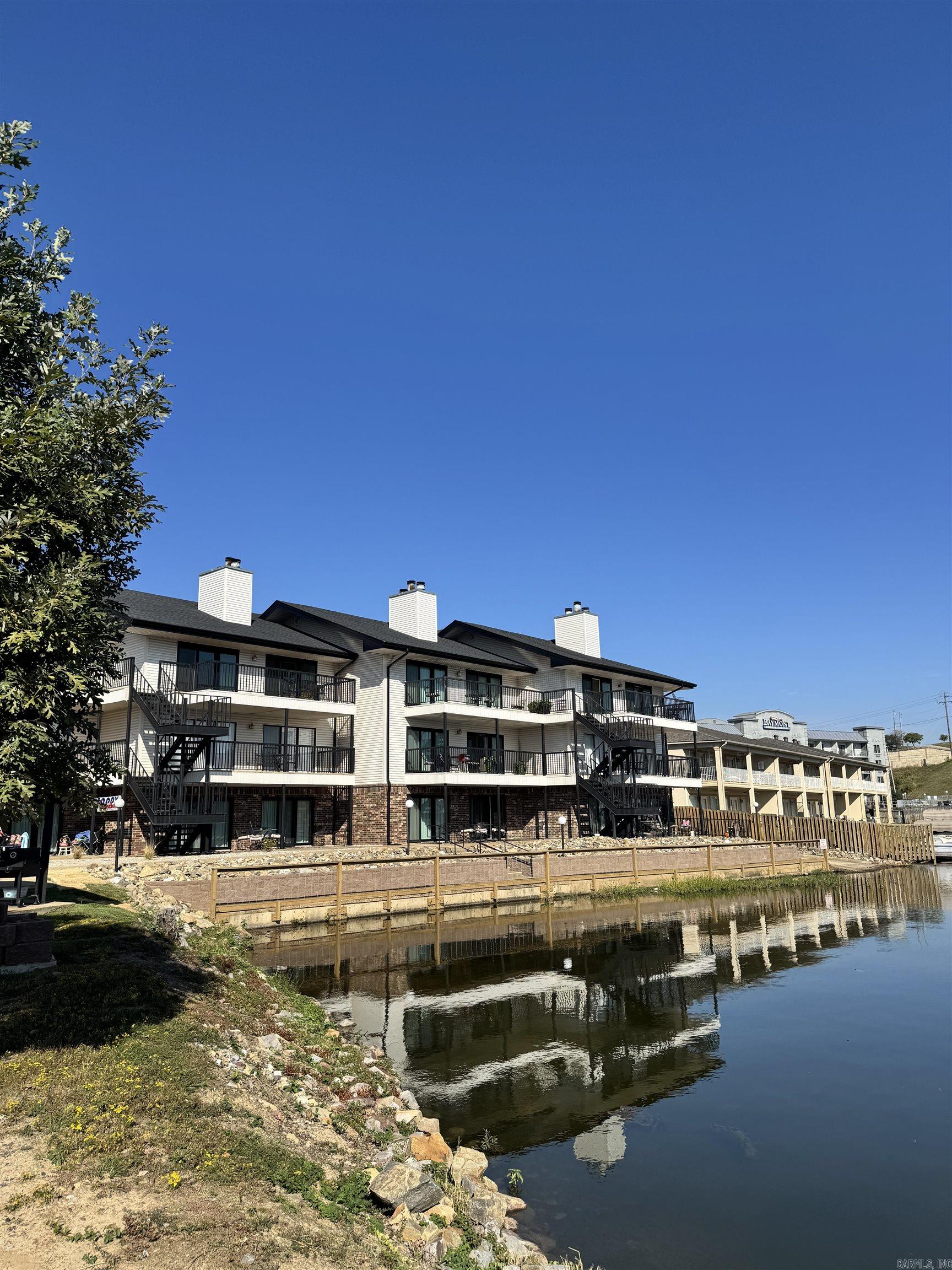 EMERALD ISLE HPR - Residential Lease