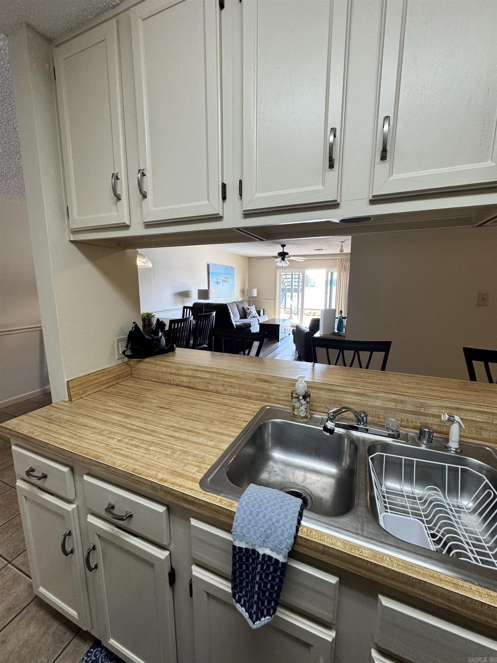 EMERALD ISLE HPR - Residential Lease