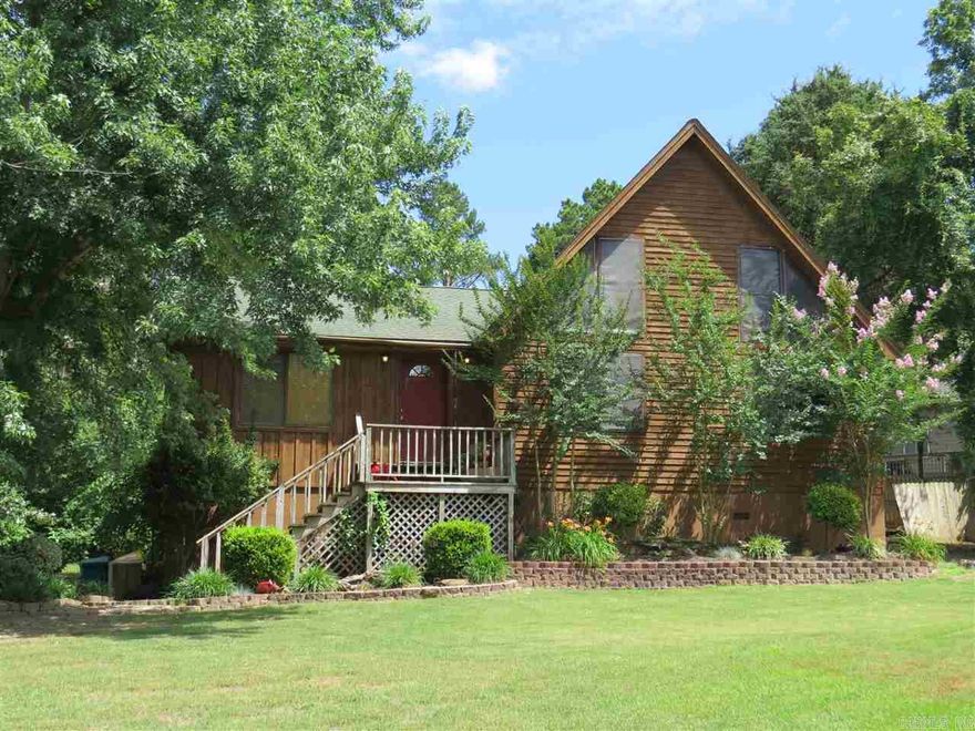 LODGE LIVING...PERFECTLY LOCATED IN TOWN AND JUST A MILE TO THE LAKE!. IN T THIS INTRIGUING 2 STORY HOME ACCENTUATES THE NATURAL OPEN STYLE W/EXPOSED WOOD BEAMS & VAULTED CEILINGS IN LVG & KITCHEN. THE ROCK ENCOMPASSED FIREPLACE ALLURES YOU TO SPEND TIME IN THE LIVG RM OR OUTSIDE ON THE COVERED BACK PORCH. BEAUTIFUL NEW DARK COLORED GRANITE COUNTERTOPS IN KITCHEN. RUSTIC RETREAT YOURS FOR $144,900